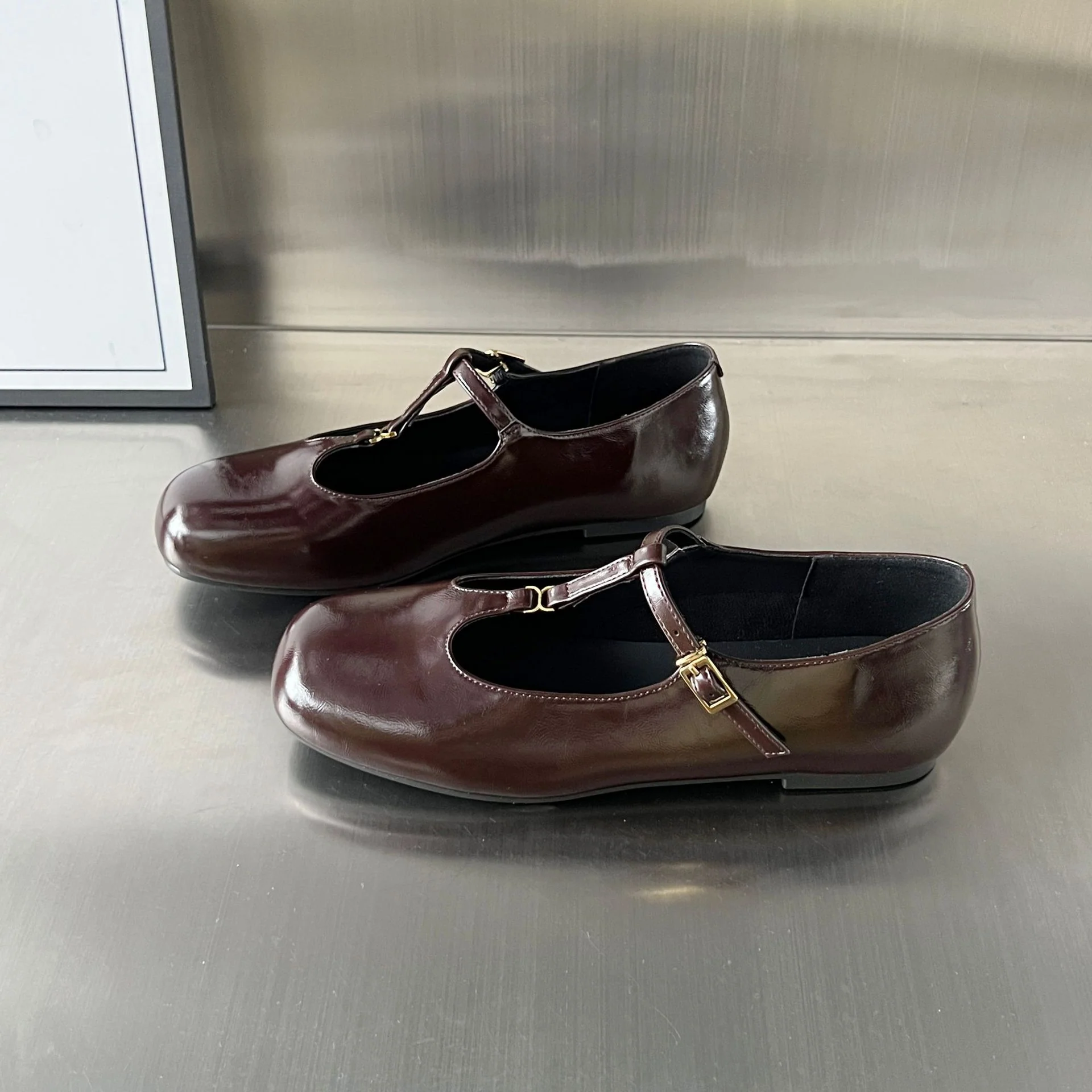 Damen Elegante Ballerinas mit doppeltem Riemen und modischem Glanzleder Heidi Mode - Image 7
