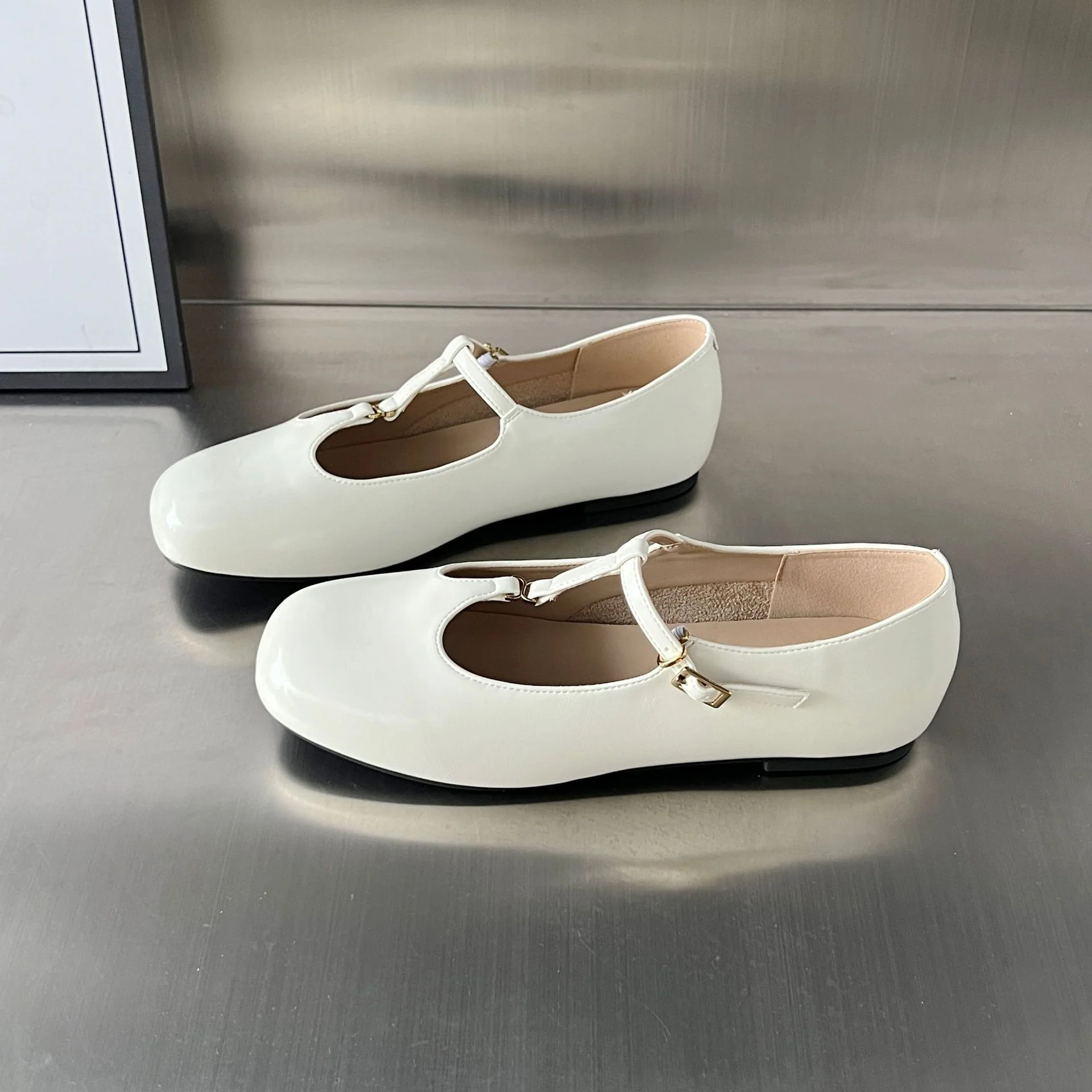 Damen Elegante Ballerinas mit doppeltem Riemen und modischem Glanzleder Heidi Mode - Image 8