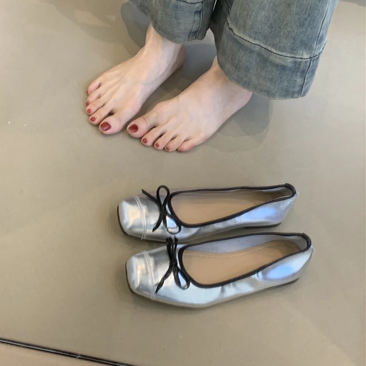 Damen elegante Ballerinas mit glänzendem Obermaterial und zierlicher Schleifenverzierung Heidi Mode - Image 3