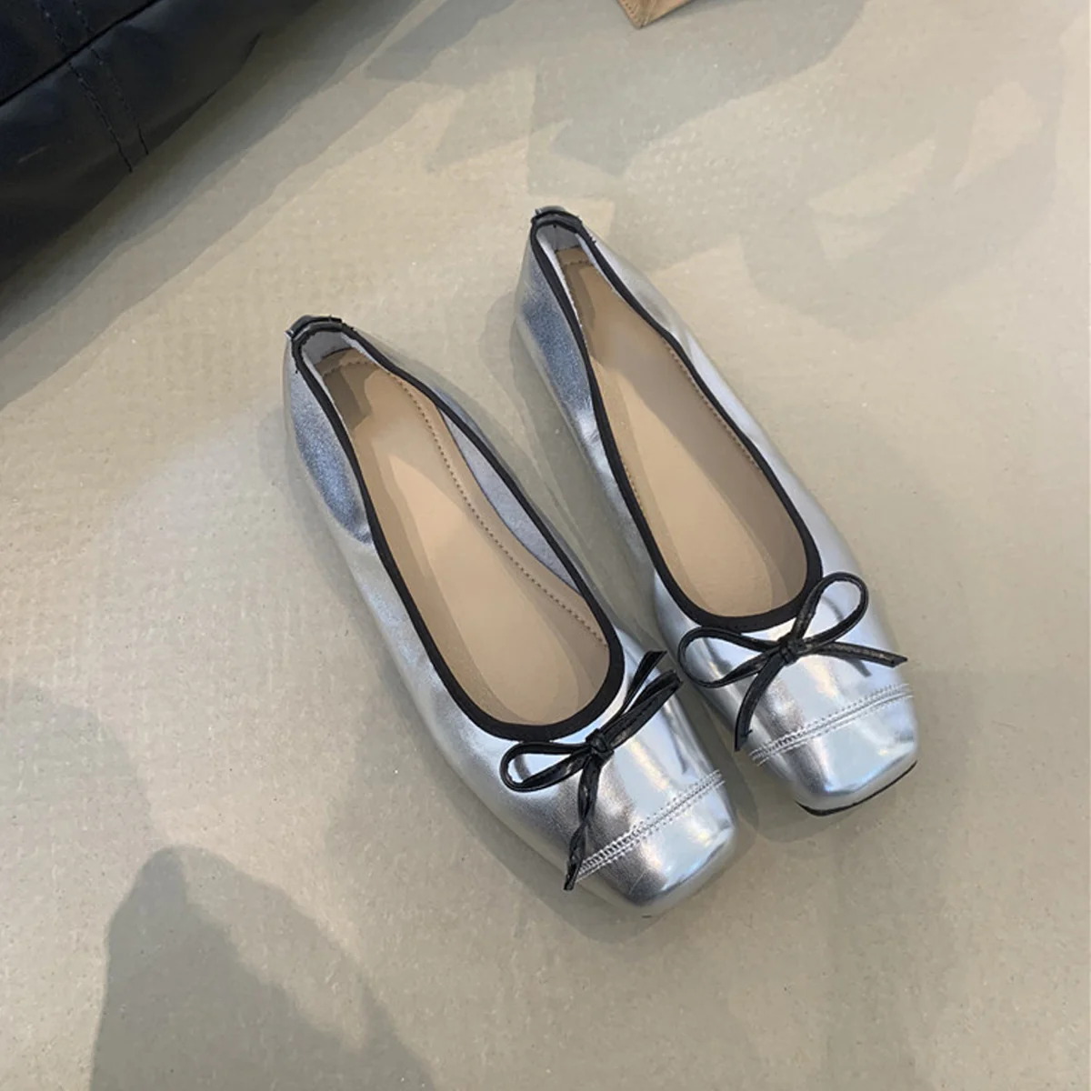 Damen elegante Ballerinas mit glänzendem Obermaterial und zierlicher Schleifenverzierung Heidi Mode - Image 8