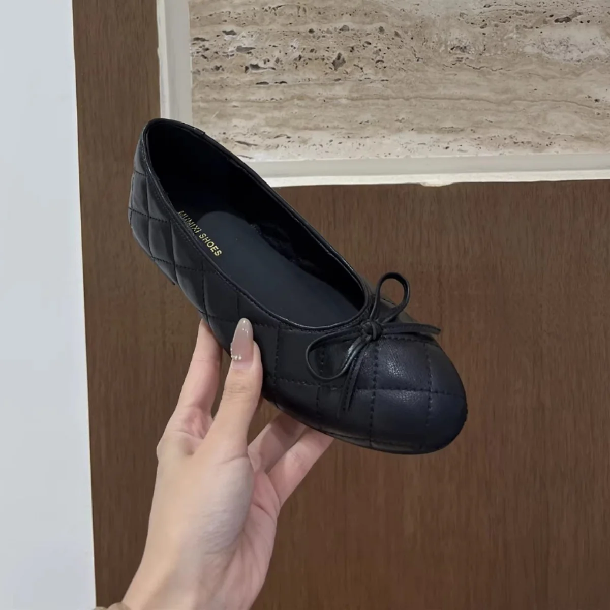 Damen Elegante Ballerinas mit quiltierter Oberfläche und dekorativem Schleifen-Detail Heidi Mode - Image 4