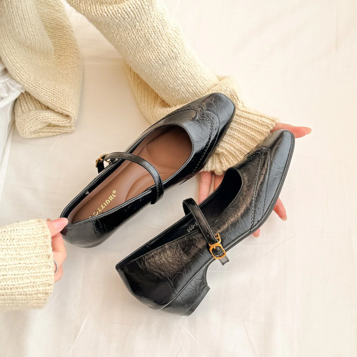 Damen elegante Ballerinas mit verstellbarem Riemen und feiner Brogue-Prägung Heidi Mode - Image 4