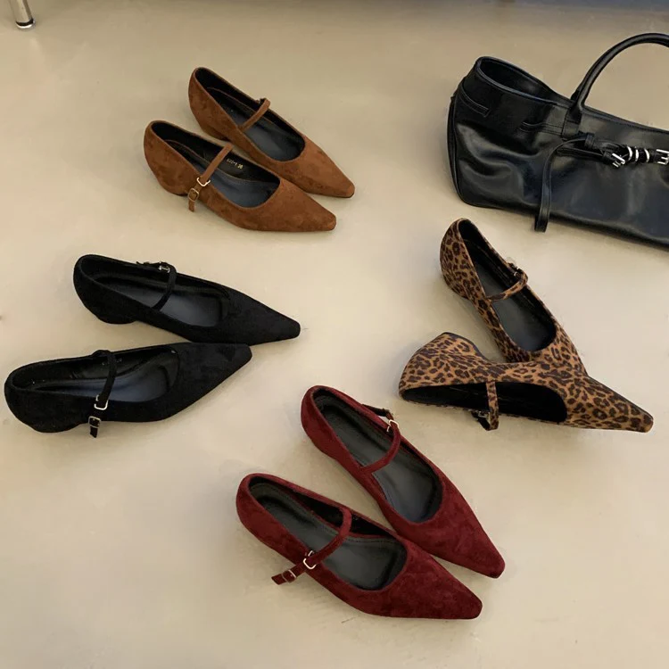 Damen elegante Ballerinas mit verstellbarem Riemen und feiner Wildlederoberfläche Heidi Mode