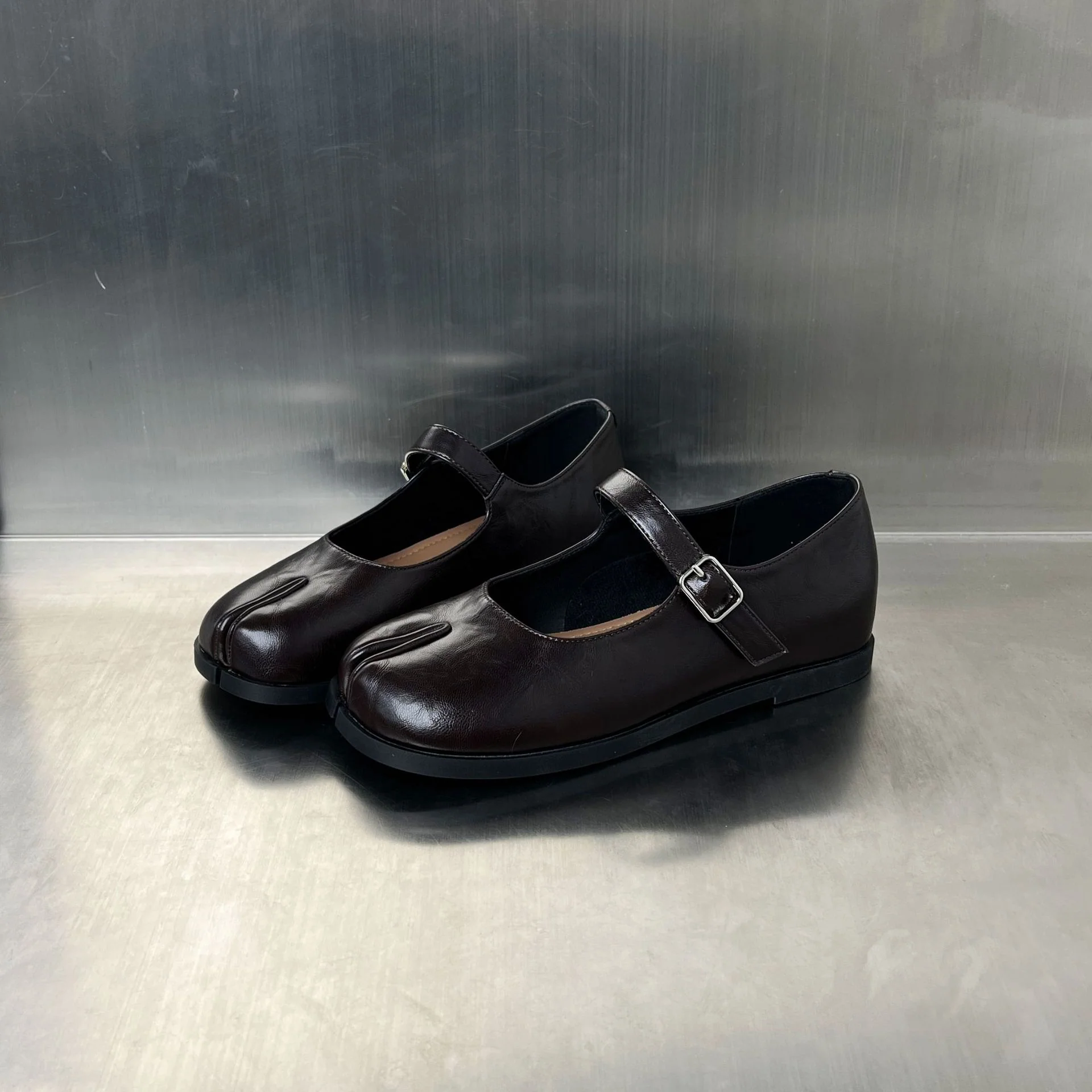 Damen elegante Ballerinas mit verstellbarem Riemen und komfortabler Passform Heidi Mode - Image 2