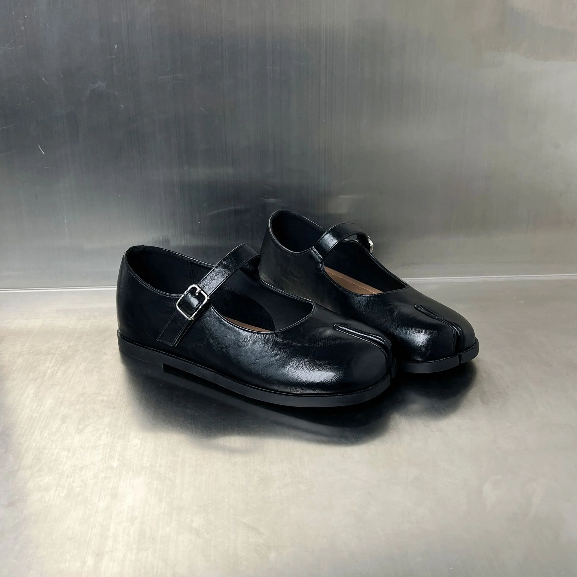 Damen elegante Ballerinas mit verstellbarem Riemen und komfortabler Passform Heidi Mode - Image 4