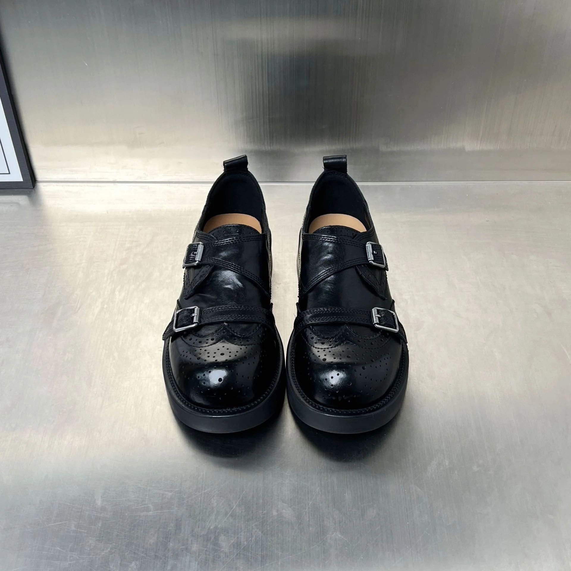 Damen elegante Doppel-Schnallen-Mokassins mit klassischem Broguemuster Heidi Mode - Image 2
