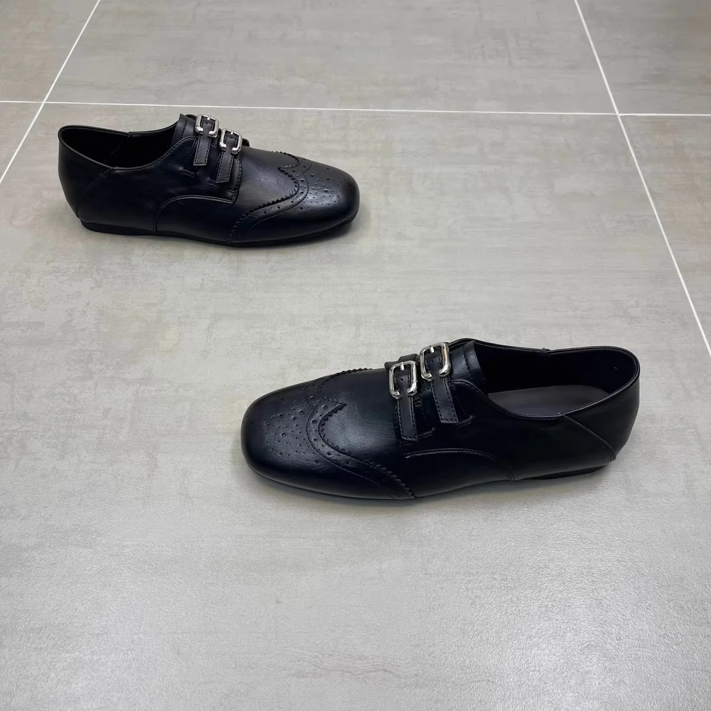 Damen Elegante Lacklederschuhe mit doppelter Schnallenverzierung Heidi Mode - Image 4