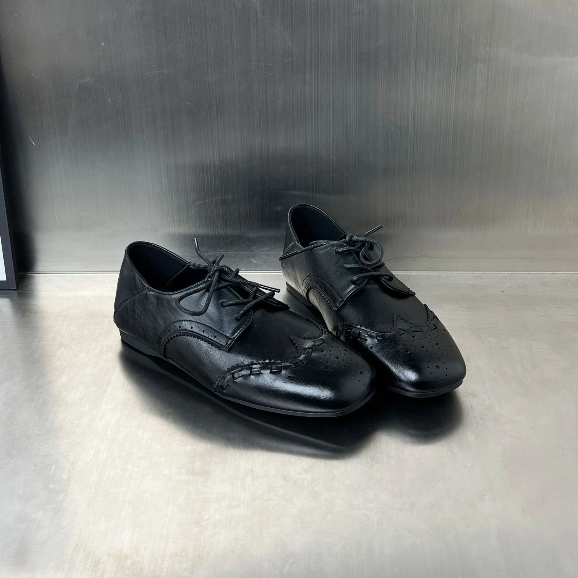 Damen Elegante Leder Schnürschuhe mit Lochmuster und komfortabler Innensohle Heidi Mode - Image 4