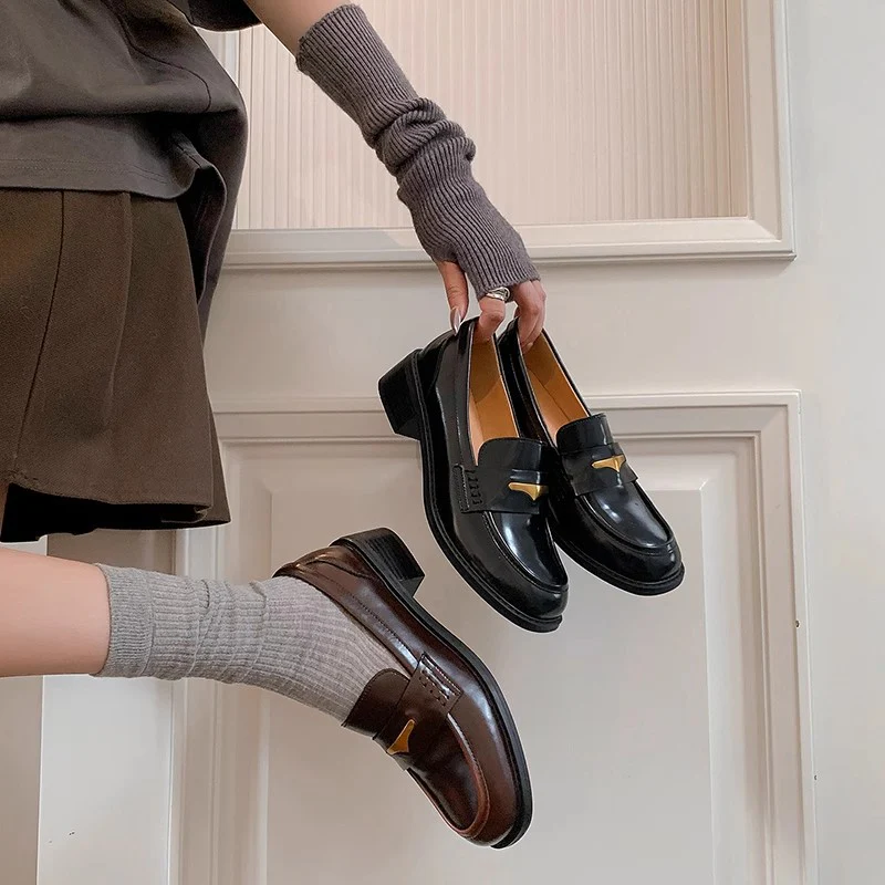 Damen Elegante Loafers aus feinem Leder mit glänzenden Akzenten und gepolstertem Fußbett Heidi Mode - Image 2