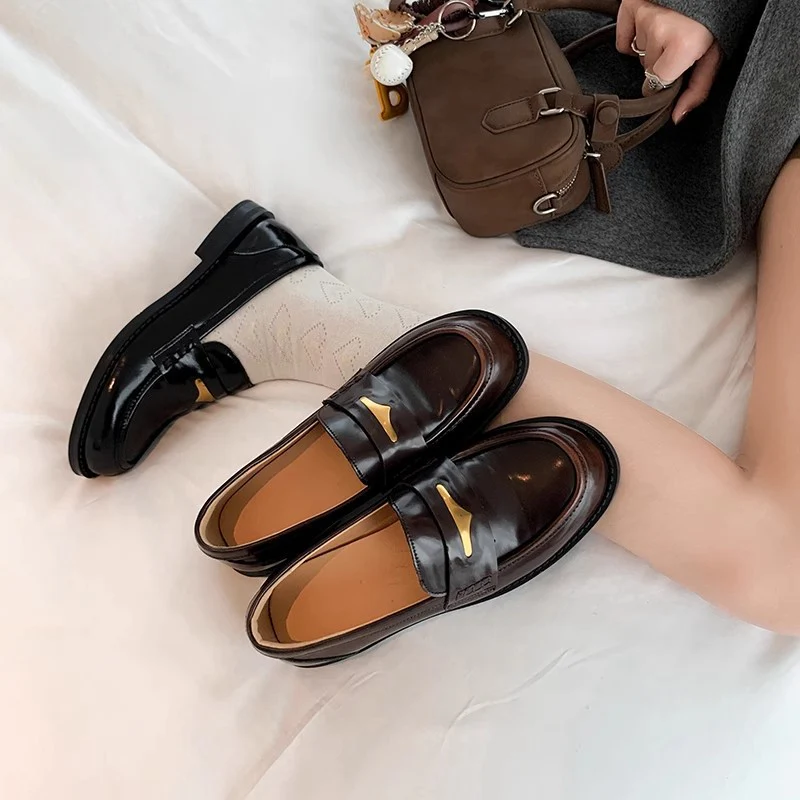 Damen Elegante Loafers aus feinem Leder mit glänzenden Akzenten und gepolstertem Fußbett Heidi Mode - Image 4