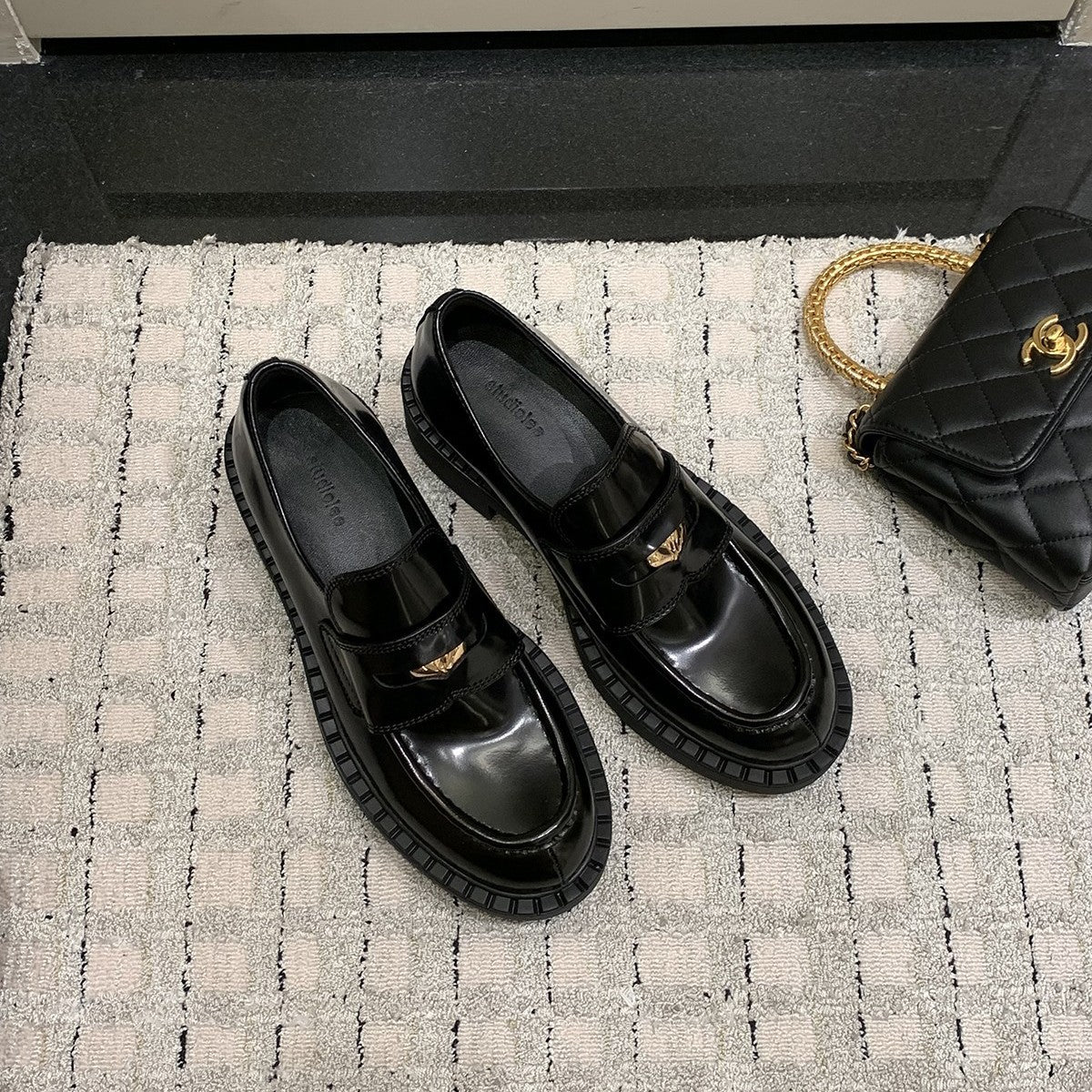 Damen elegante Loafers aus hochwertigem Lackleder mit modischen Riemen Heidi Mode - Image 4