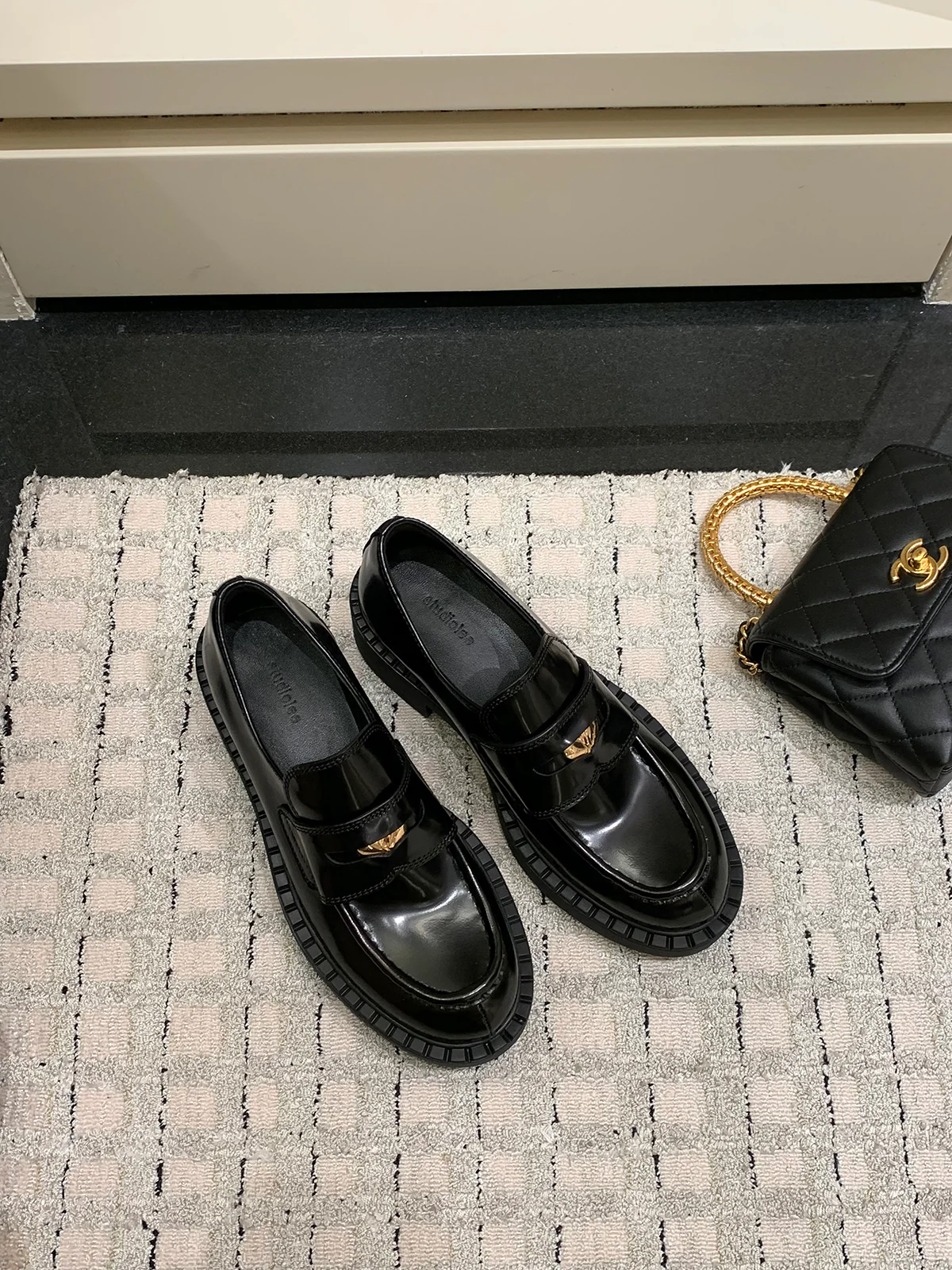 Damen elegante Loafers aus hochwertigem Lackleder mit modischen Riemen Heidi Mode - Image 7
