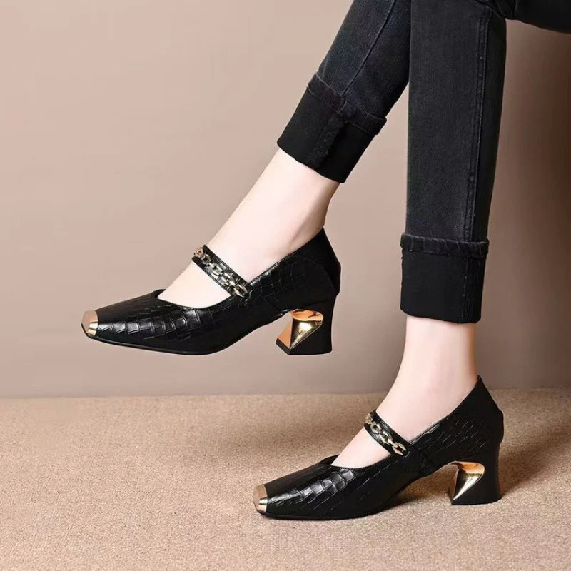 Damen Elegante Mary Jane Pumps mit trendigem Metallakzent Heidi Mode - Image 6