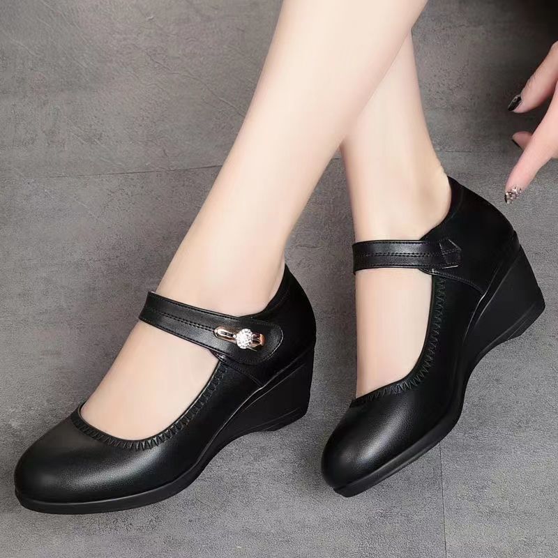 Damen elegante Mary Jane Wedges mit verstellbarem Riemen und dekorativem Detail Heidi Mode - Image 4