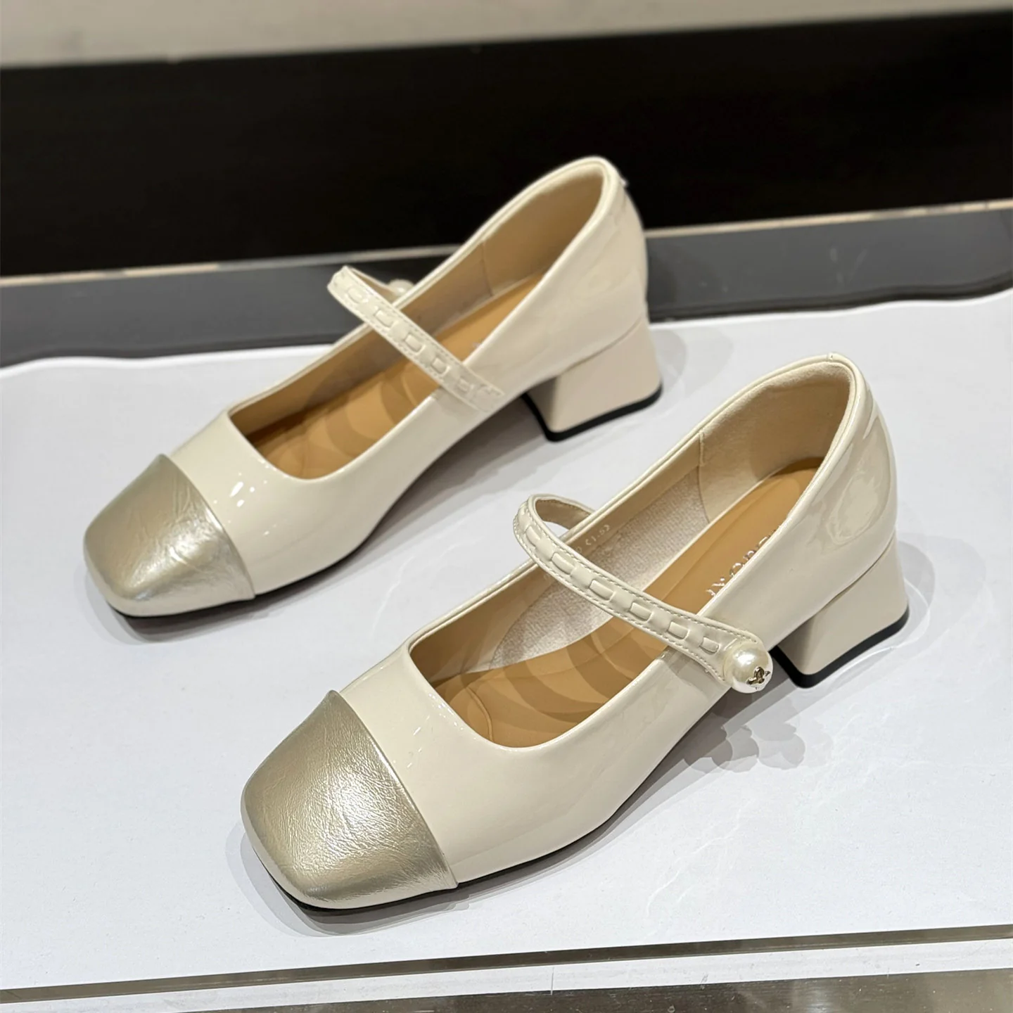 Damen elegante Mary Janes mit modischem Riemen und glänzender Vorderkappe Heidi Mode - Image 6