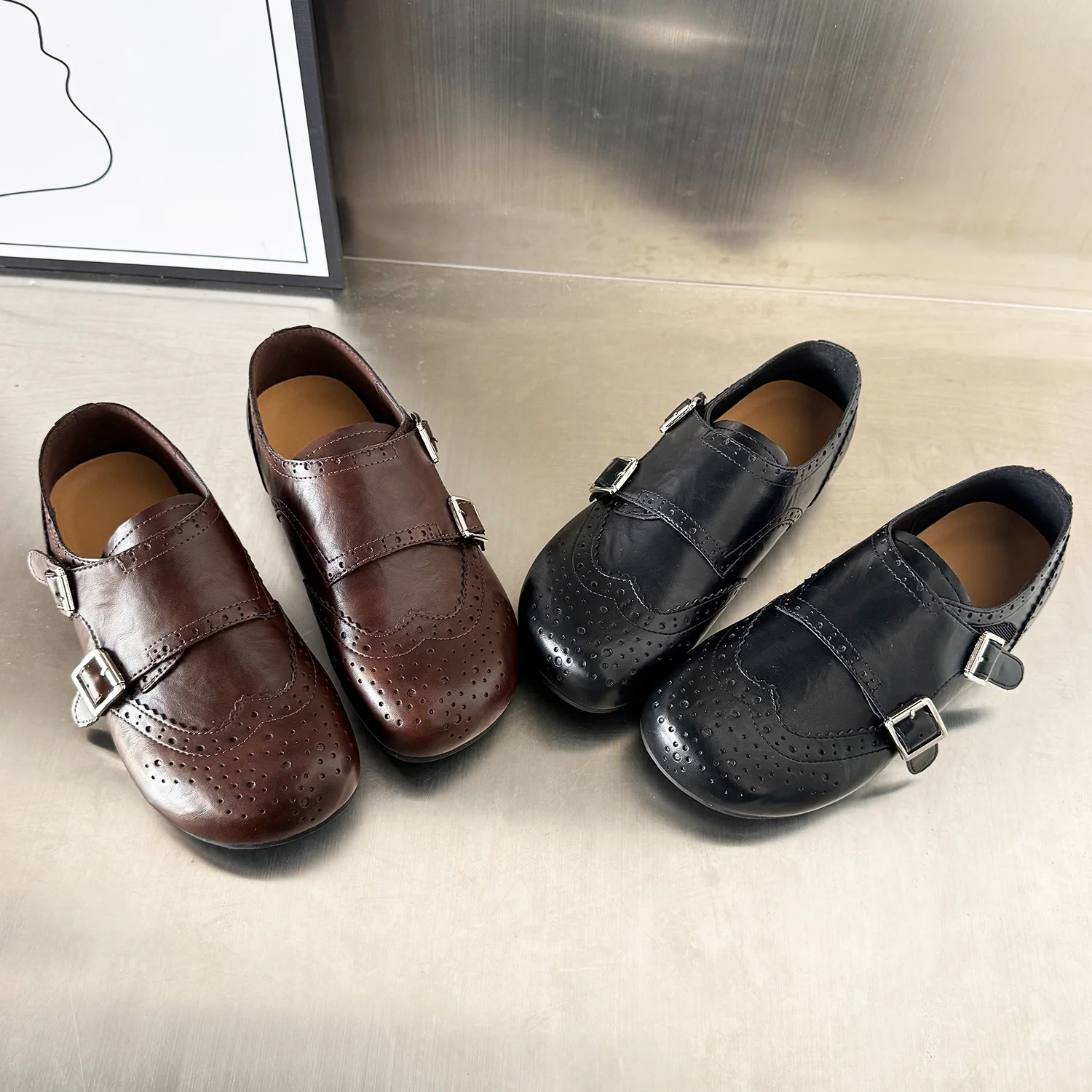 Damen Elegante Mokassins mit klassischem Broguemuster und dekorativen Doppelschnallen Heidi Mode - Image 3