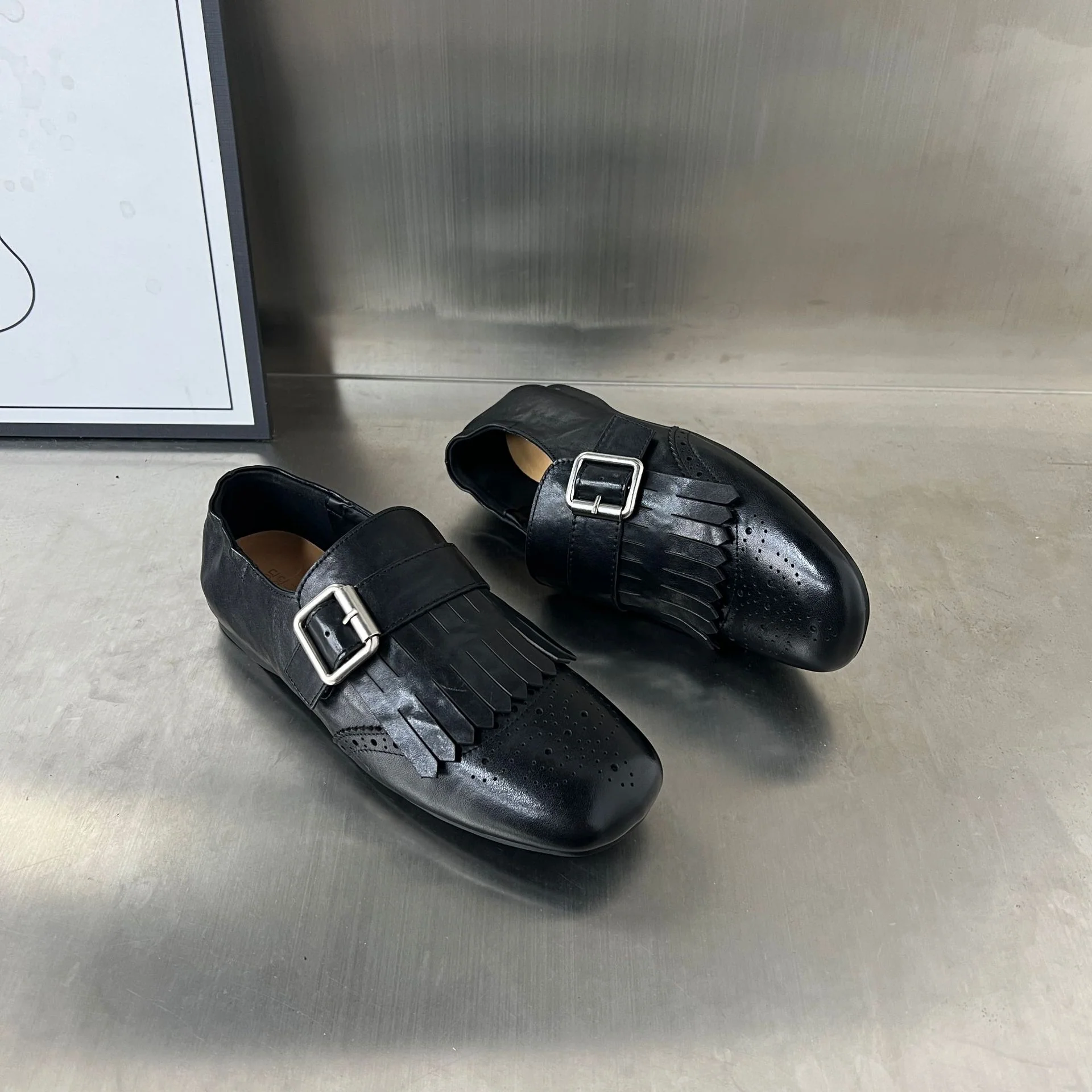 Damen Elegante Mokassins mit modischem Fransen-Design und dekorativer Schnalle Heidi Mode - Image 2