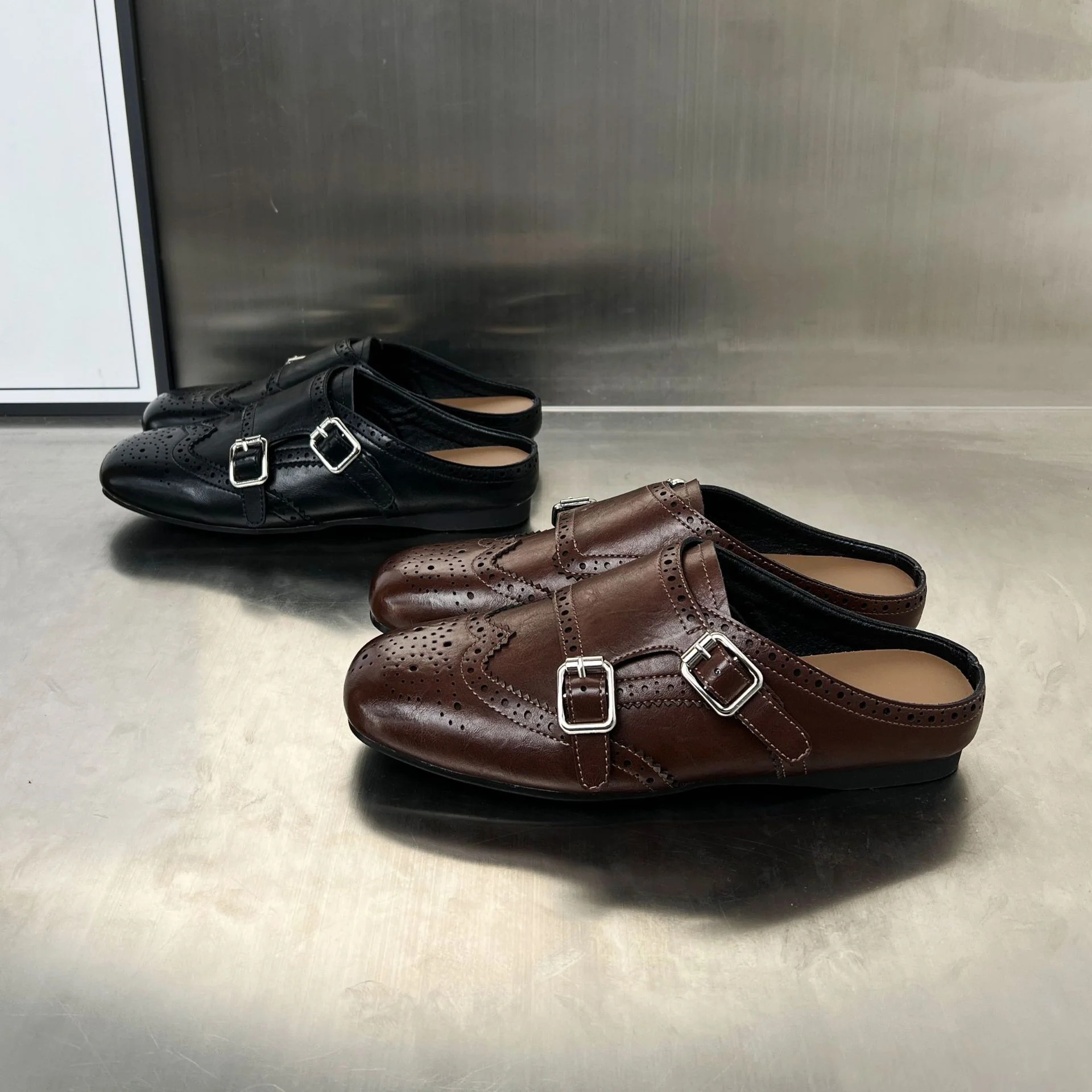 Damen Elegante Mokassins mit modischen Schnallen und perforiertem Design Heidi Mode - Image 3