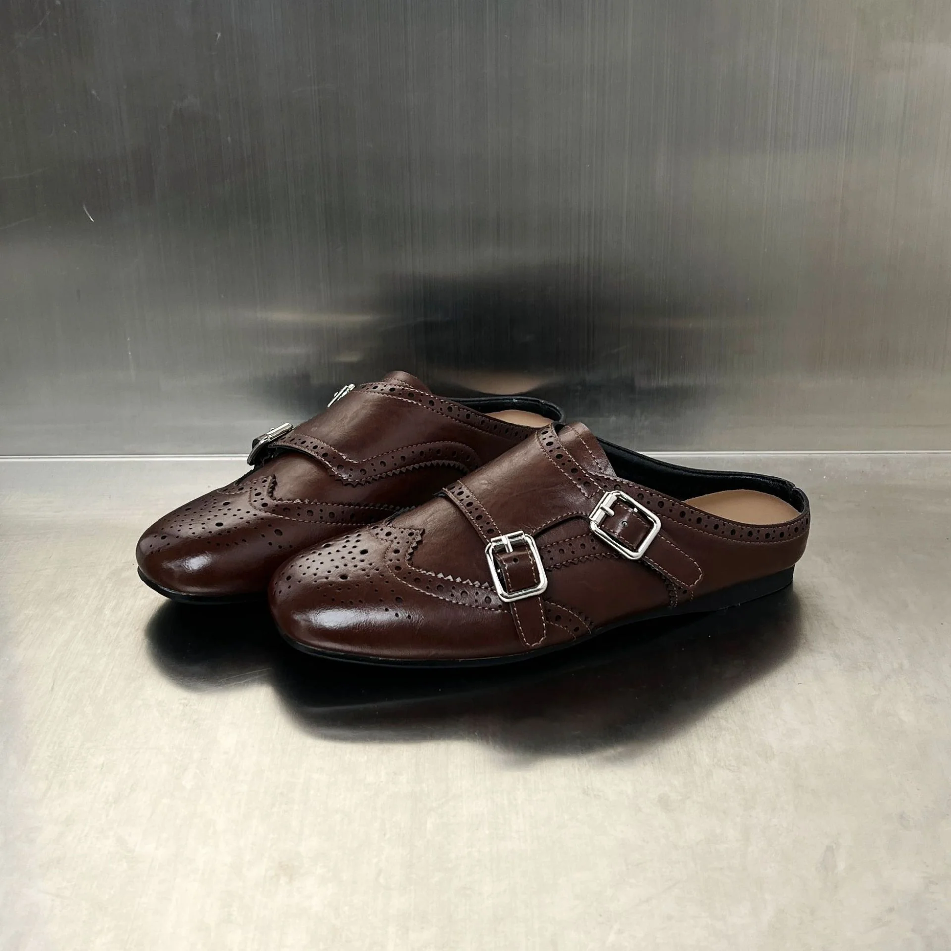 Damen Elegante Mokassins mit modischen Schnallen und perforiertem Design Heidi Mode - Image 6