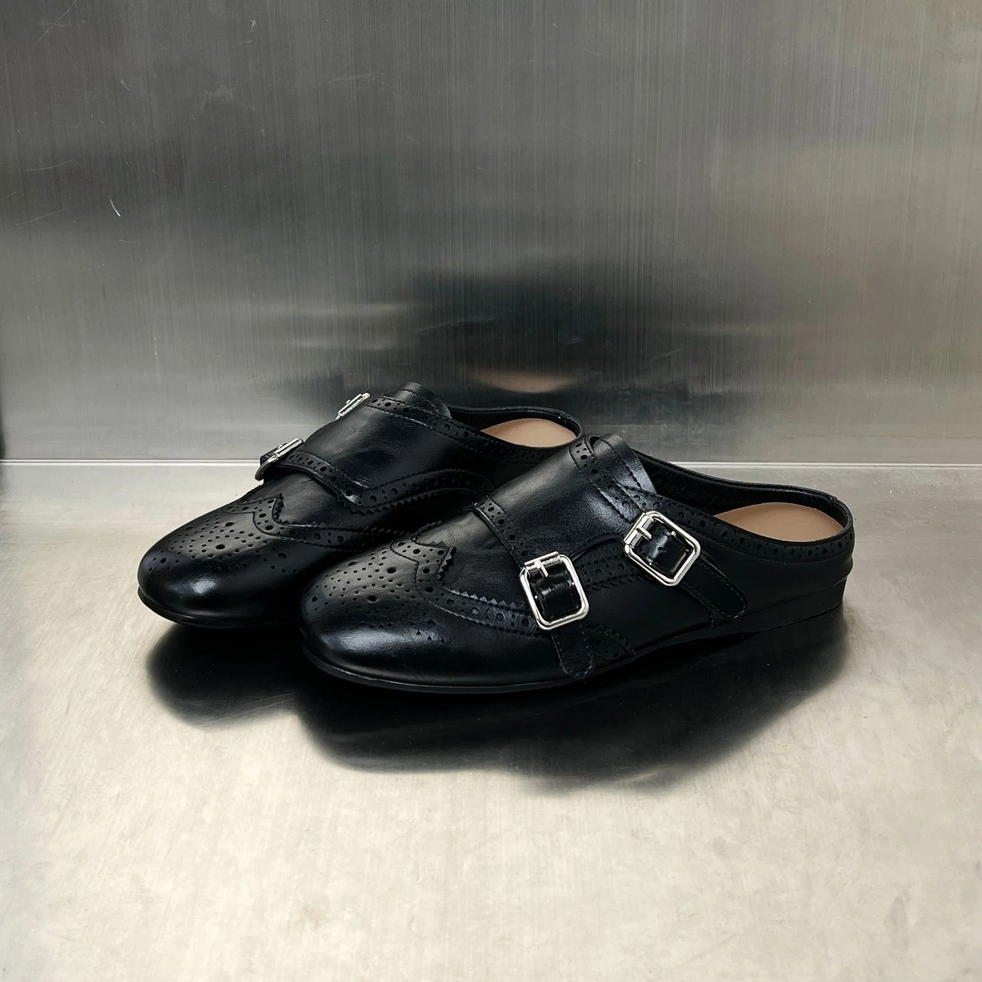 Damen Elegante Mokassins mit modischen Schnallen und perforiertem Design Heidi Mode - Image 7