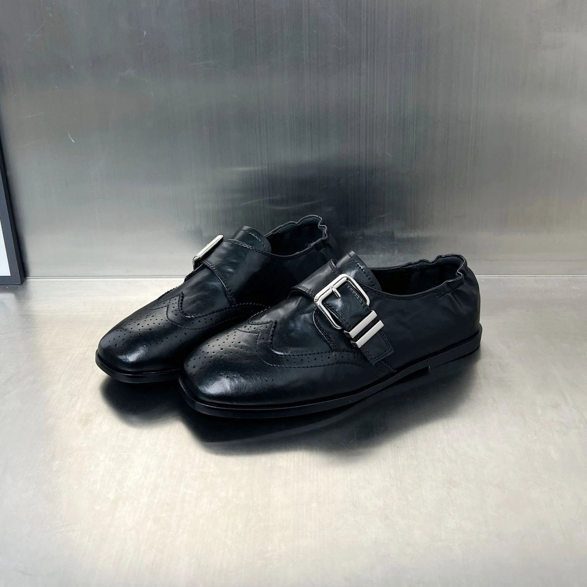Damen elegante mokassins mit modischen Schnallen und perforierten Details Heidi Mode - Image 6