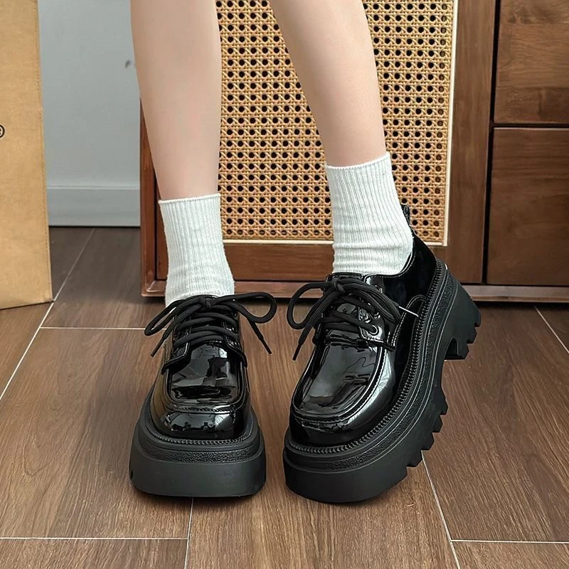 Damen Elegante Plateau Schnürschuhe mit glänzendem Obermaterial Heidi Mode - Image 7