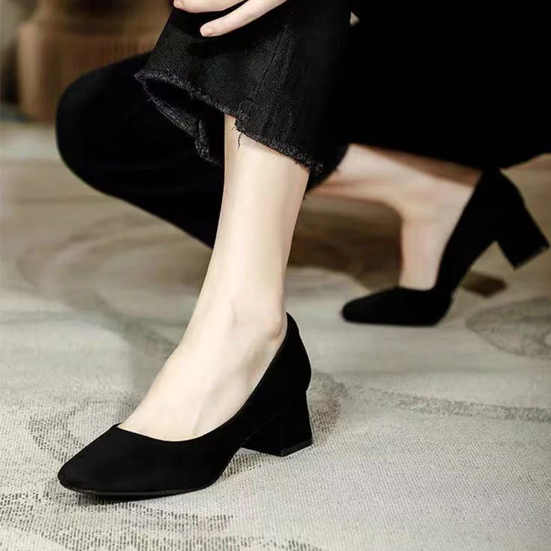 Damen Elegante Pumps mit verziertem Blockabsatz Heidi Mode - Image 3