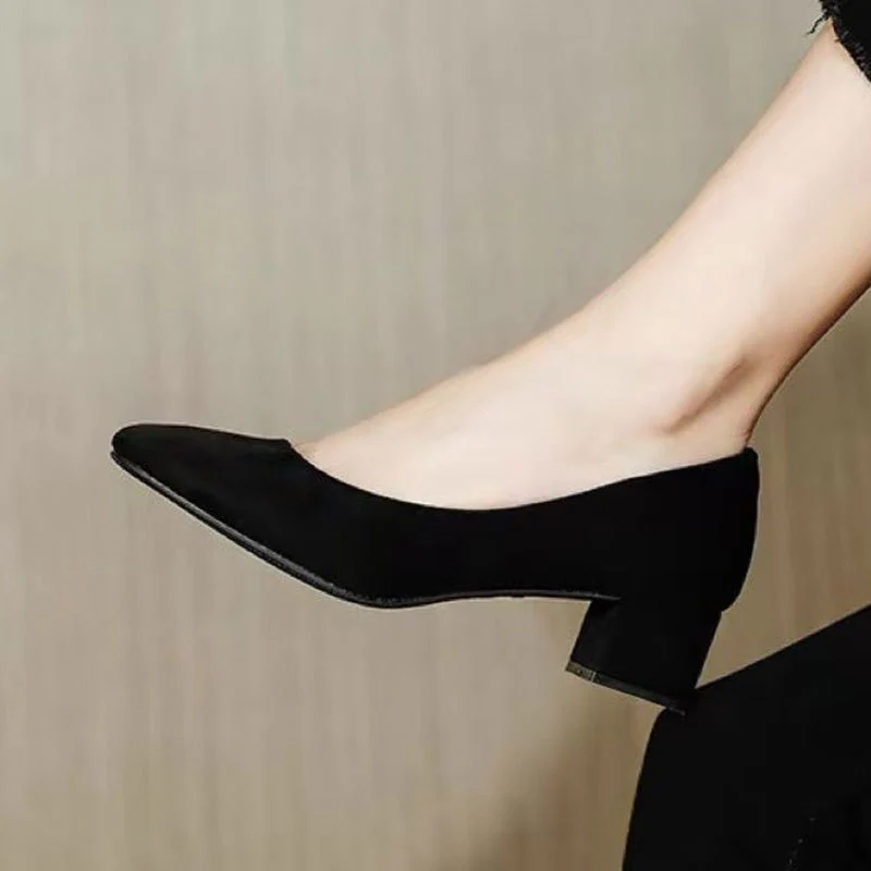Damen Elegante Pumps mit verziertem Blockabsatz Heidi Mode - Image 6