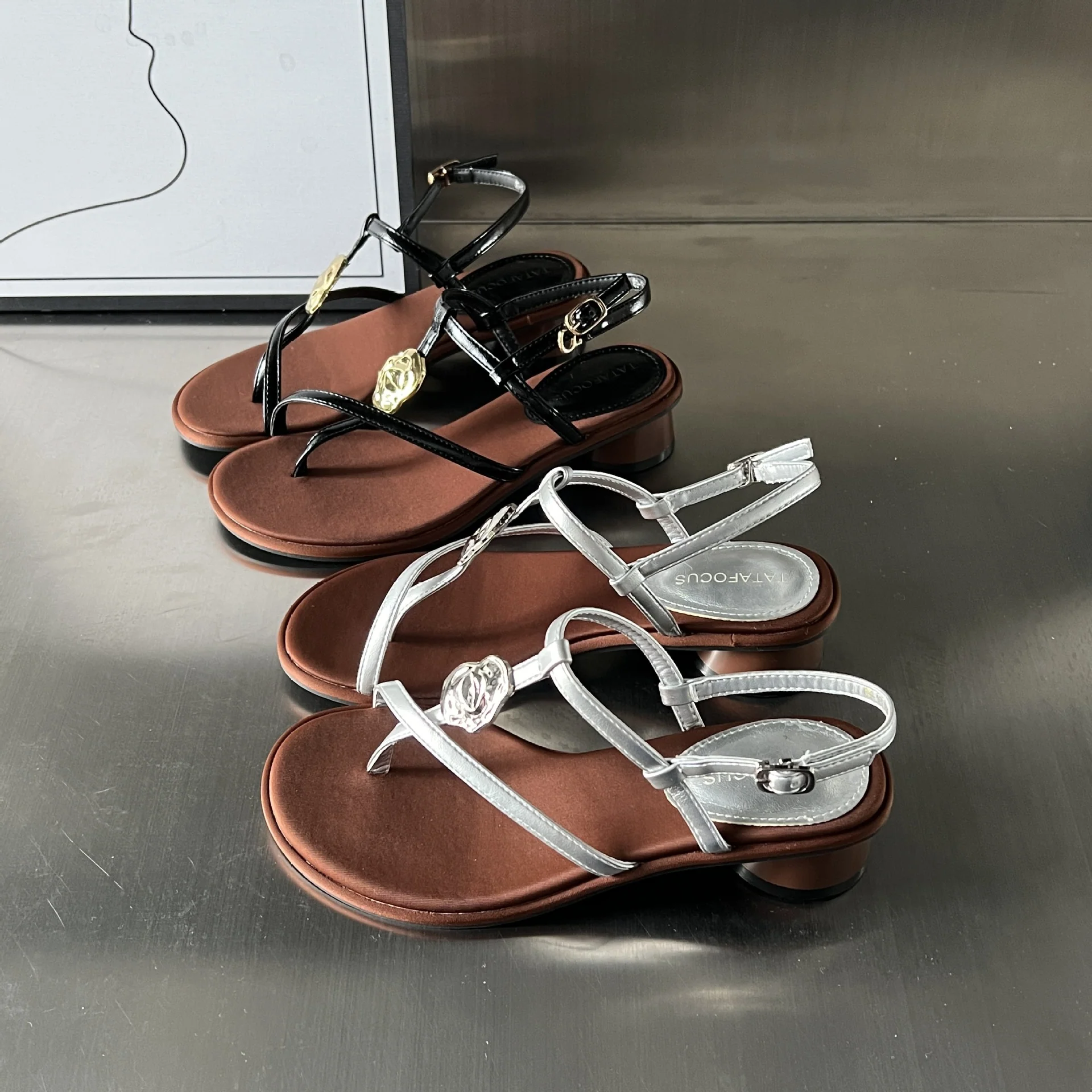 Damen Elegante Sandalen mit kostbaren Verzierungen und komfortablem Absatz Heidi Mode - Image 3