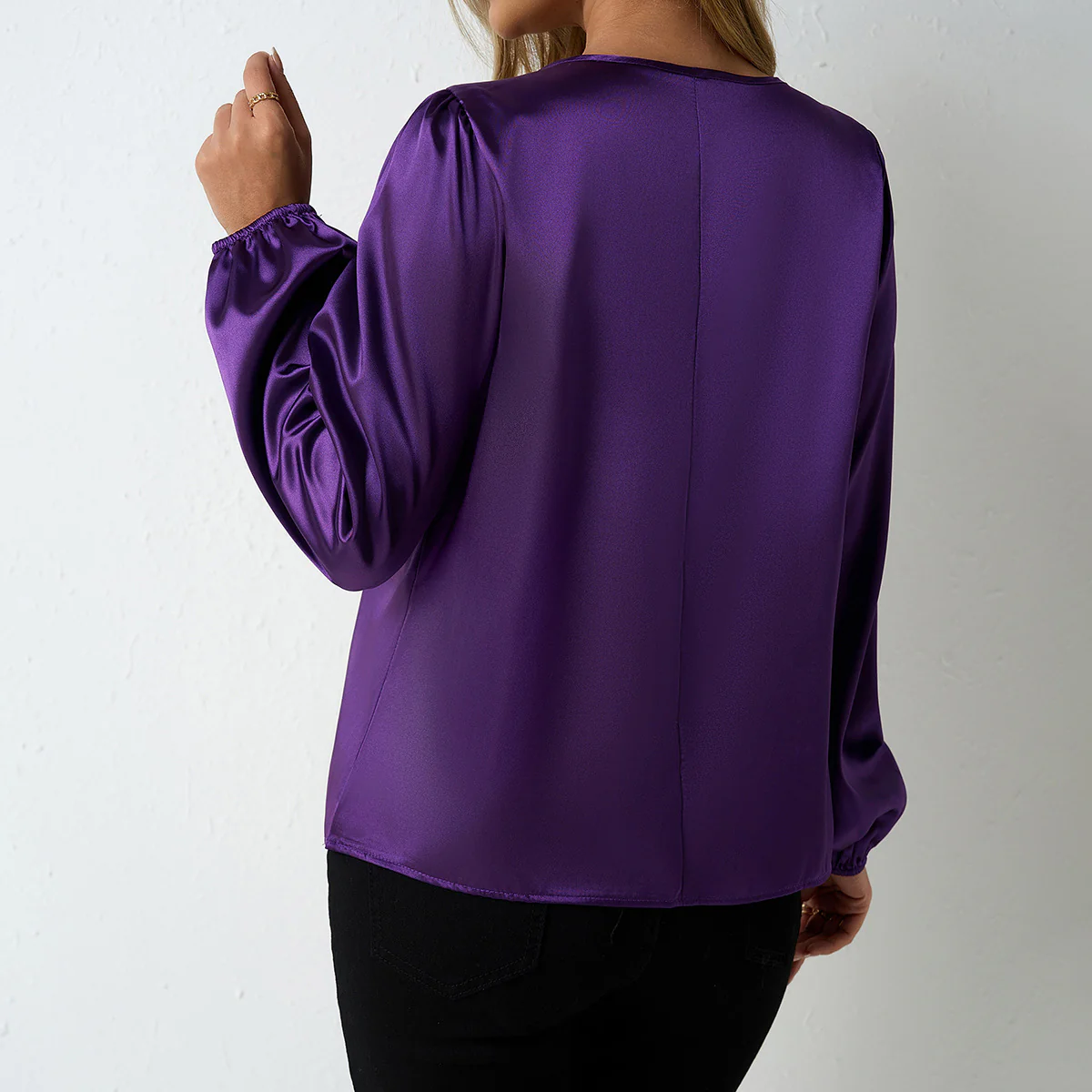 Damen elegante Satinbluse mit verspieltem Schlüsselausschnitt Heidi Mode - Image 3