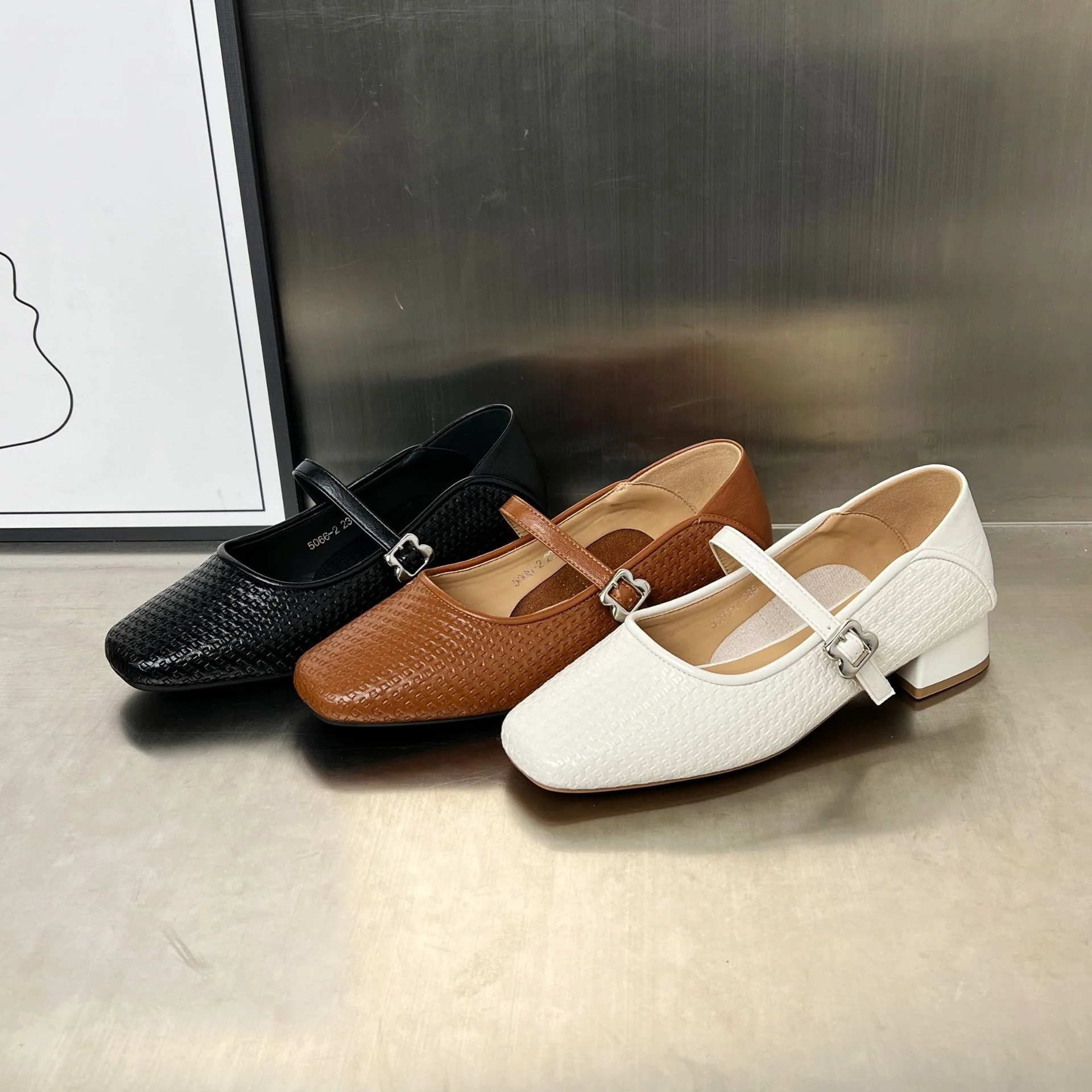Damen Elegante Schnürschuhe mit modischer Riemenverzierung und bequemer Blockabsatz Heidi Mode - Image 3