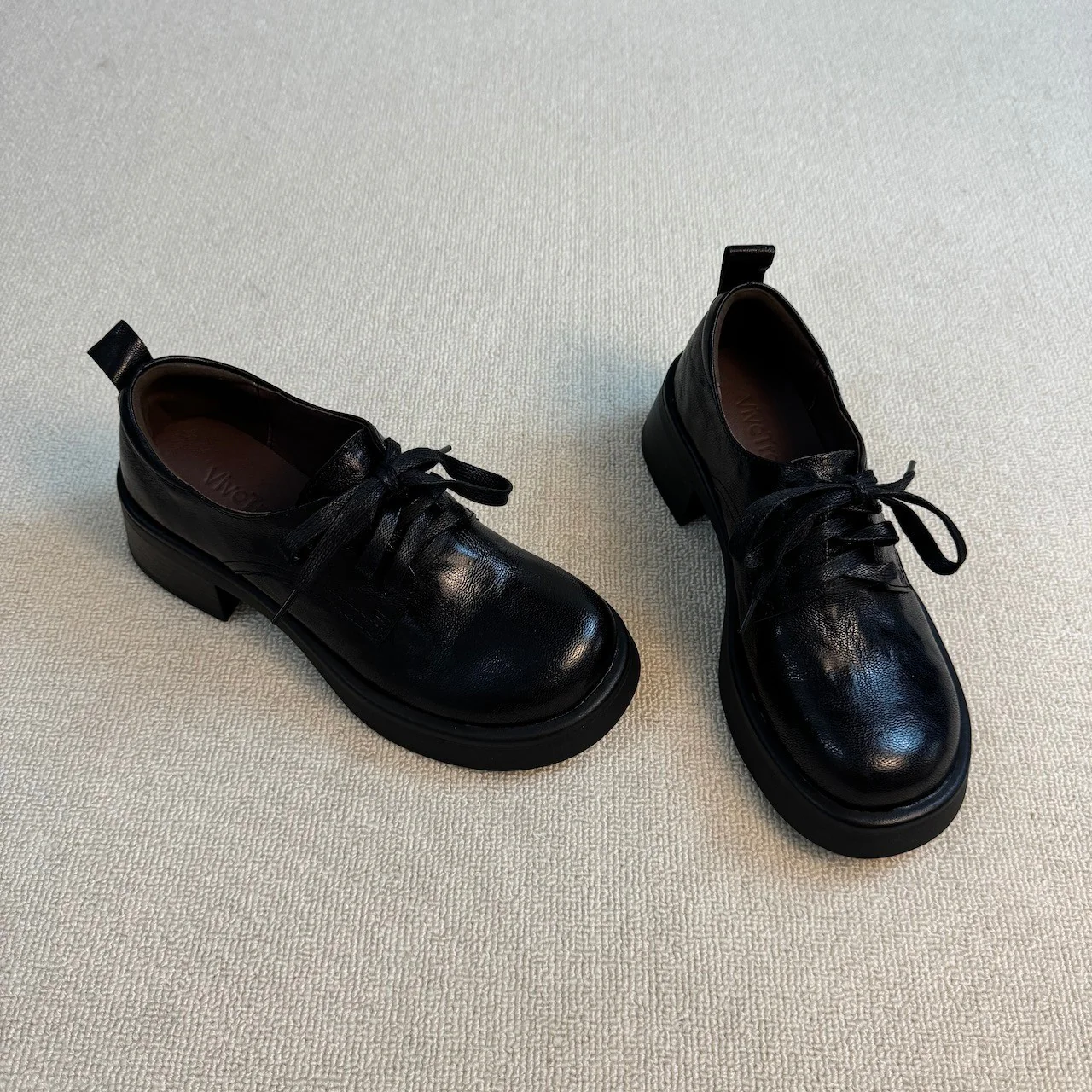 Damen Elegante Schnürschuhe mit robustem Blockabsatz und flexibler Sohle Heidi Mode