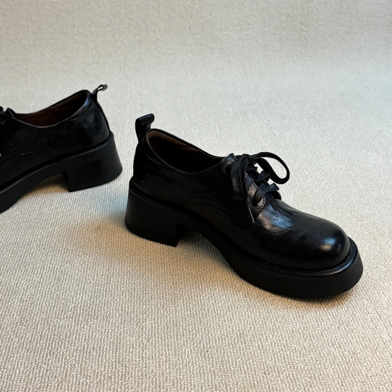 Damen Elegante Schnürschuhe mit robustem Blockabsatz und flexibler Sohle Heidi Mode - Image 3