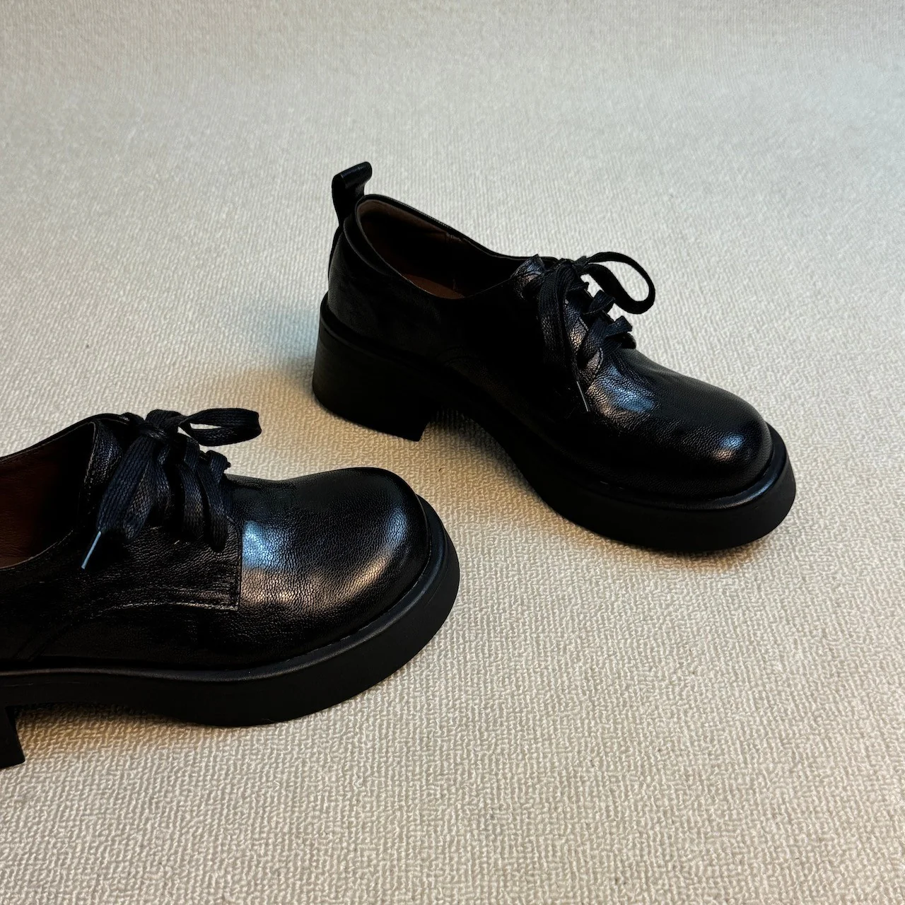 Damen Elegante Schnürschuhe mit robustem Blockabsatz und flexibler Sohle Heidi Mode - Image 6