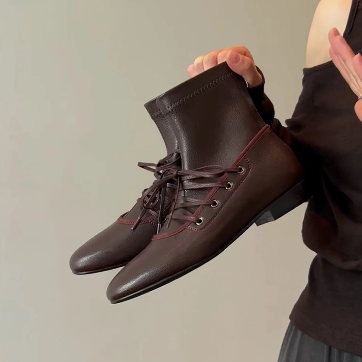 Damen elegante Schnürstiefel aus hochwertigem Leder mit robustem Blockabsatz Heidi Mode - Image 2