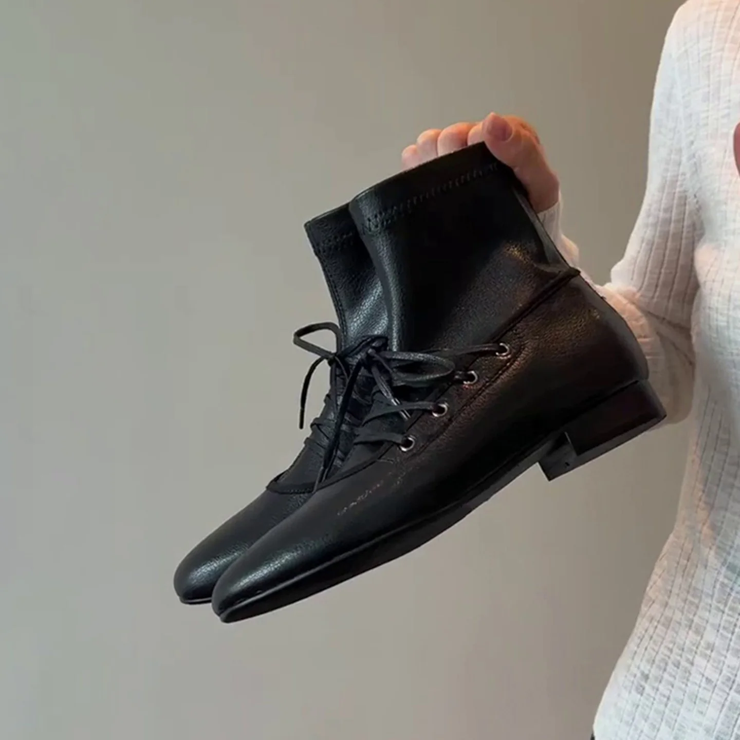 Damen elegante Schnürstiefel aus hochwertigem Leder mit robustem Blockabsatz Heidi Mode - Image 6