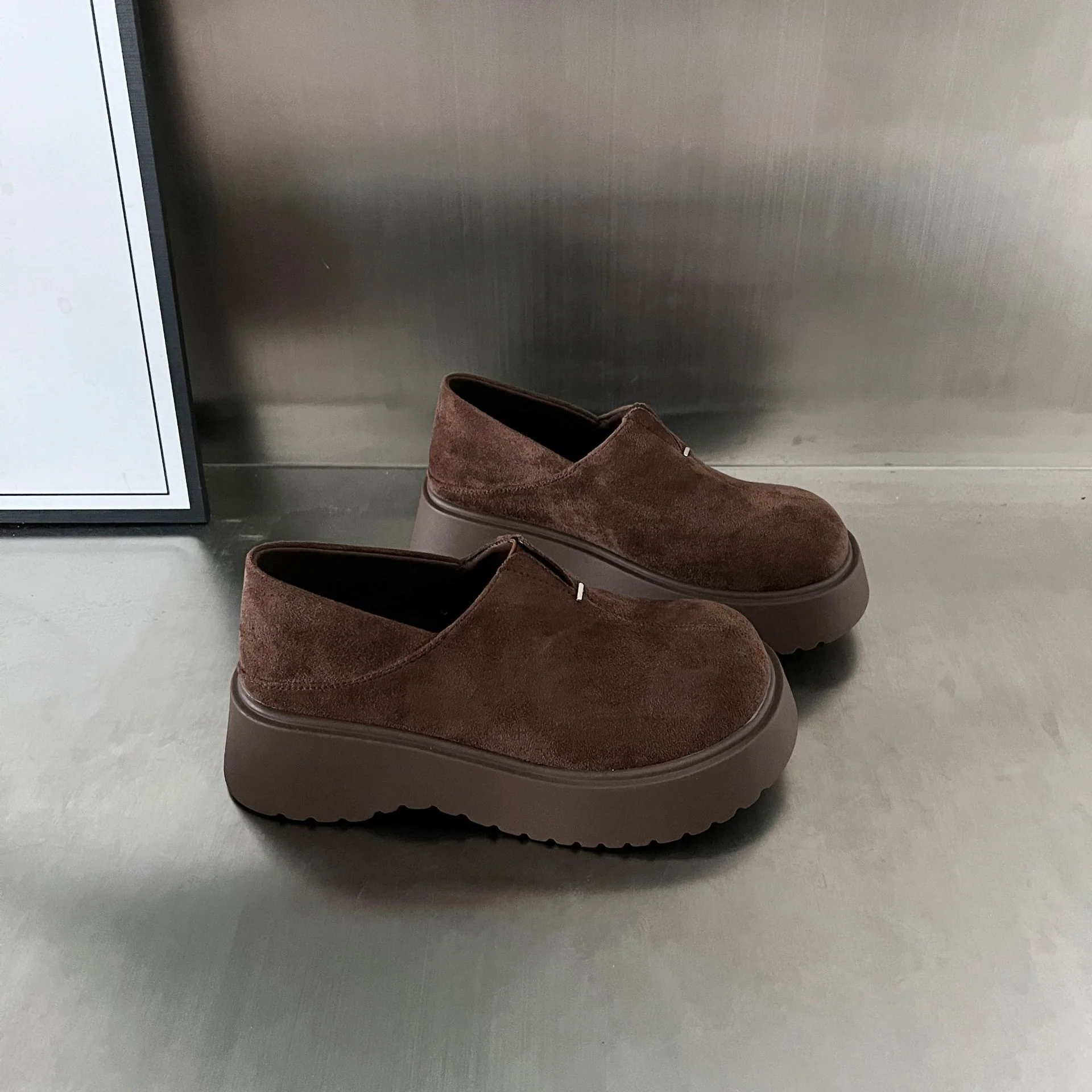 Damen elegante Slip-On Sneaker mit einem bequemen Plateau und hochwertiger Wildleder-Oberfläche Heidi Mode - Image 5