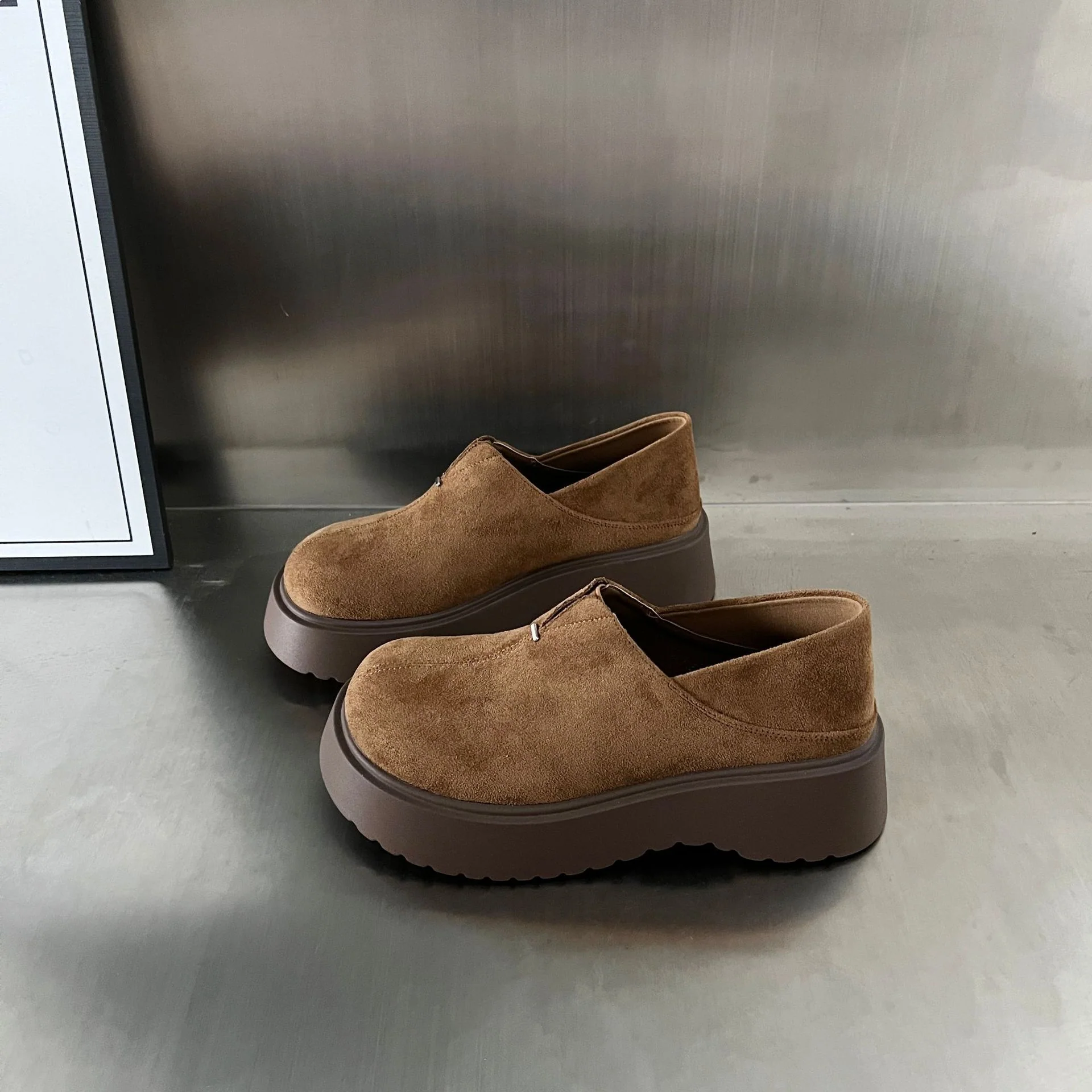 Damen elegante Slip-On Sneaker mit einem bequemen Plateau und hochwertiger Wildleder-Oberfläche Heidi Mode - Image 7