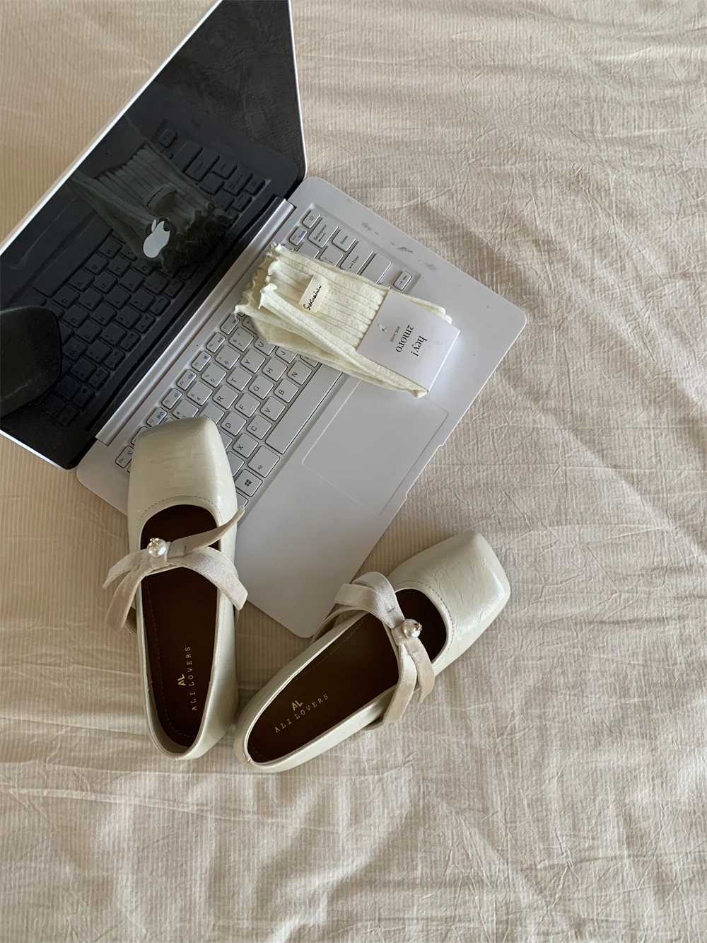 Damen Elegante Slipper mit eleganter Schleife und Perl-Details Heidi Mode - Image 8
