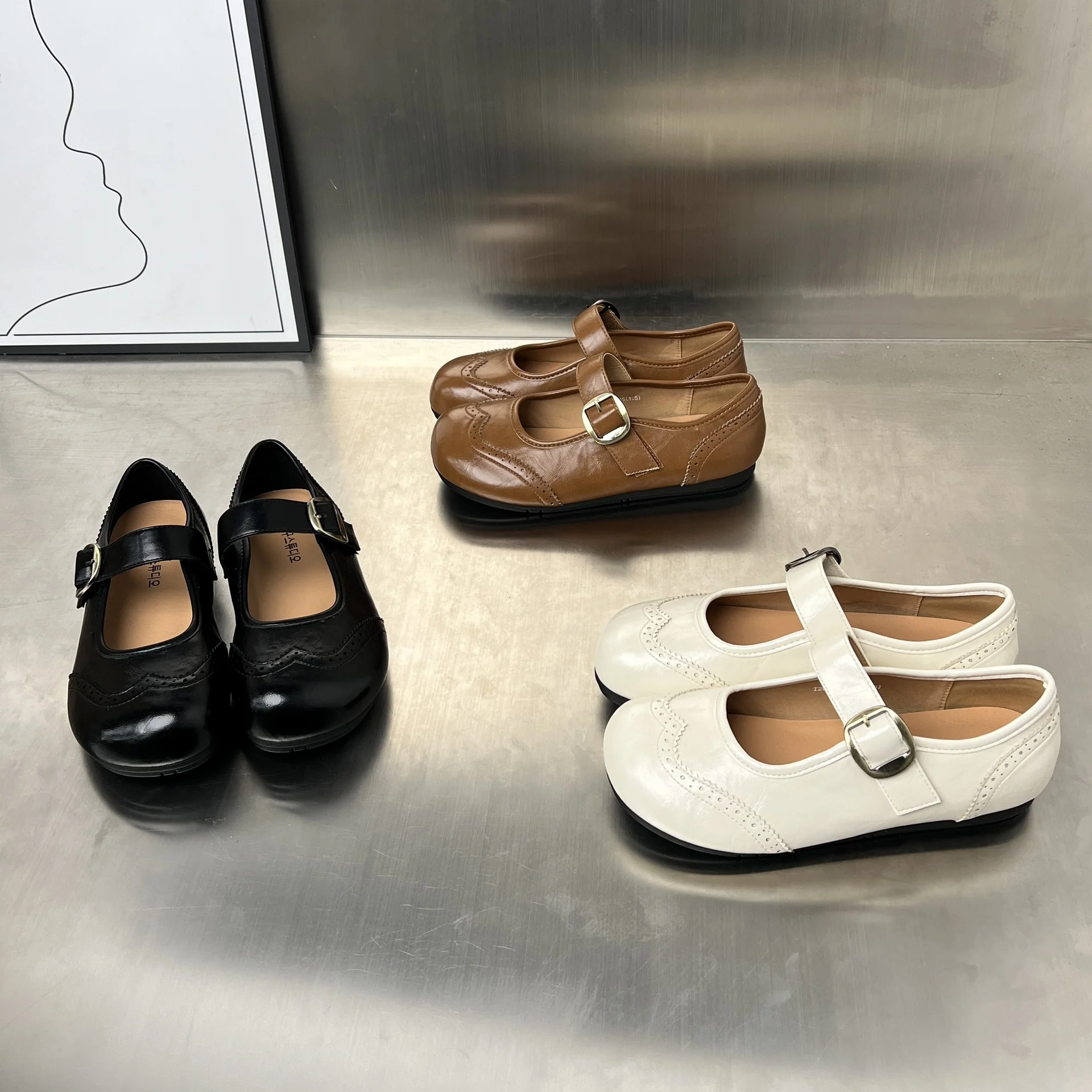 Damen elegante Slipper mit modischem Riemen und feinem Broguemuster Heidi Mode - Image 3