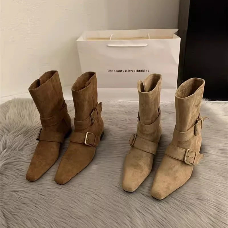 Damen elegante Stiefeletten aus hochwertigem Wildleder mit verstellbarem Riemen und spitzem Schnitt Heidi Mode - Image 2
