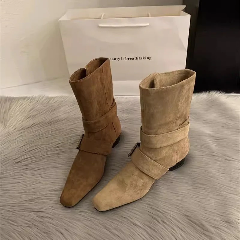 Damen elegante Stiefeletten aus hochwertigem Wildleder mit verstellbarem Riemen und spitzem Schnitt Heidi Mode - Image 3