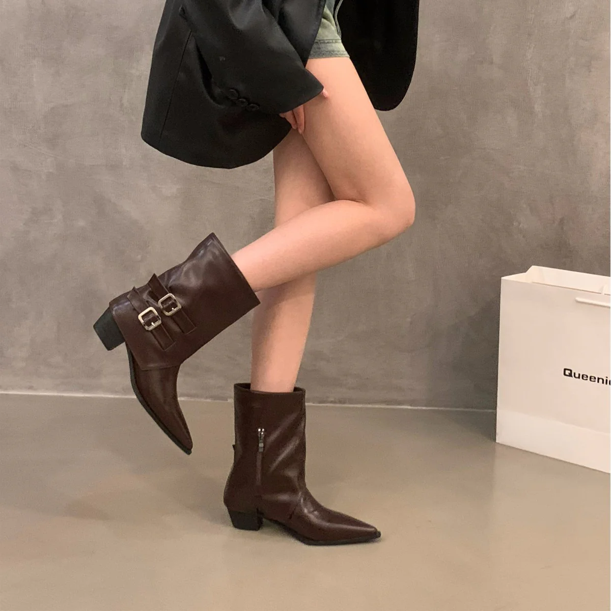 Damen Elegante Stiefeletten mit dekorativen Schnallen und spitzem Schnitt Heidi Mode - Image 2