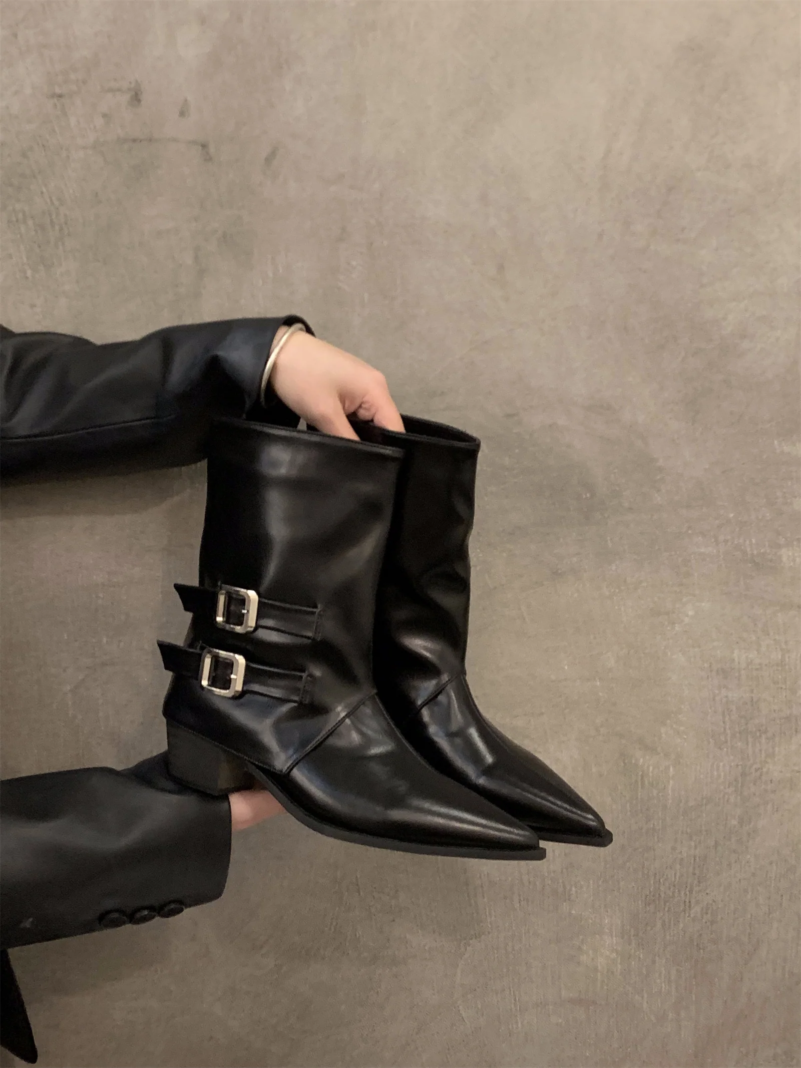 Damen Elegante Stiefeletten mit dekorativen Schnallen und spitzem Schnitt Heidi Mode - Image 8