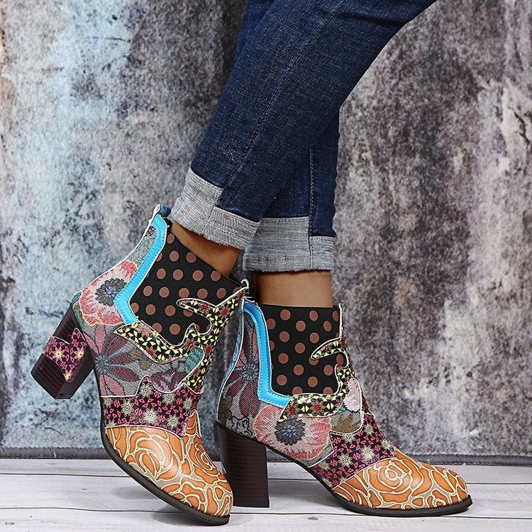 Damen Elegante Stiefeletten mit floralen Mustern und dekorativen Knöpfen Heidi Mode - Image 3