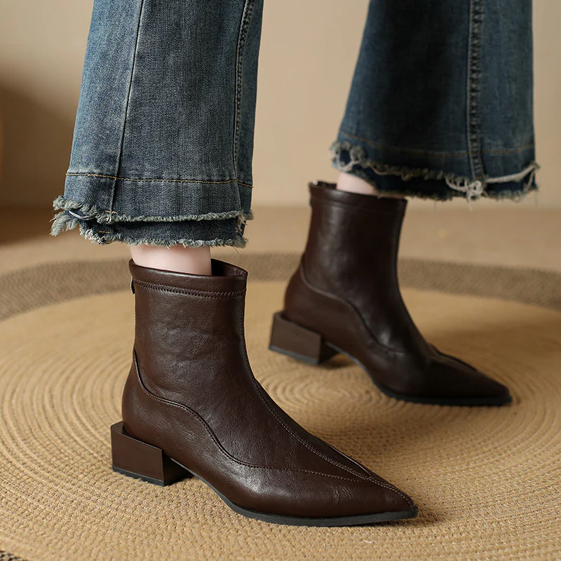Damen elegante Stiefeletten mit modernem Blockabsatz und spitz zulaufender Schuhform Heidi Mode - Image 7