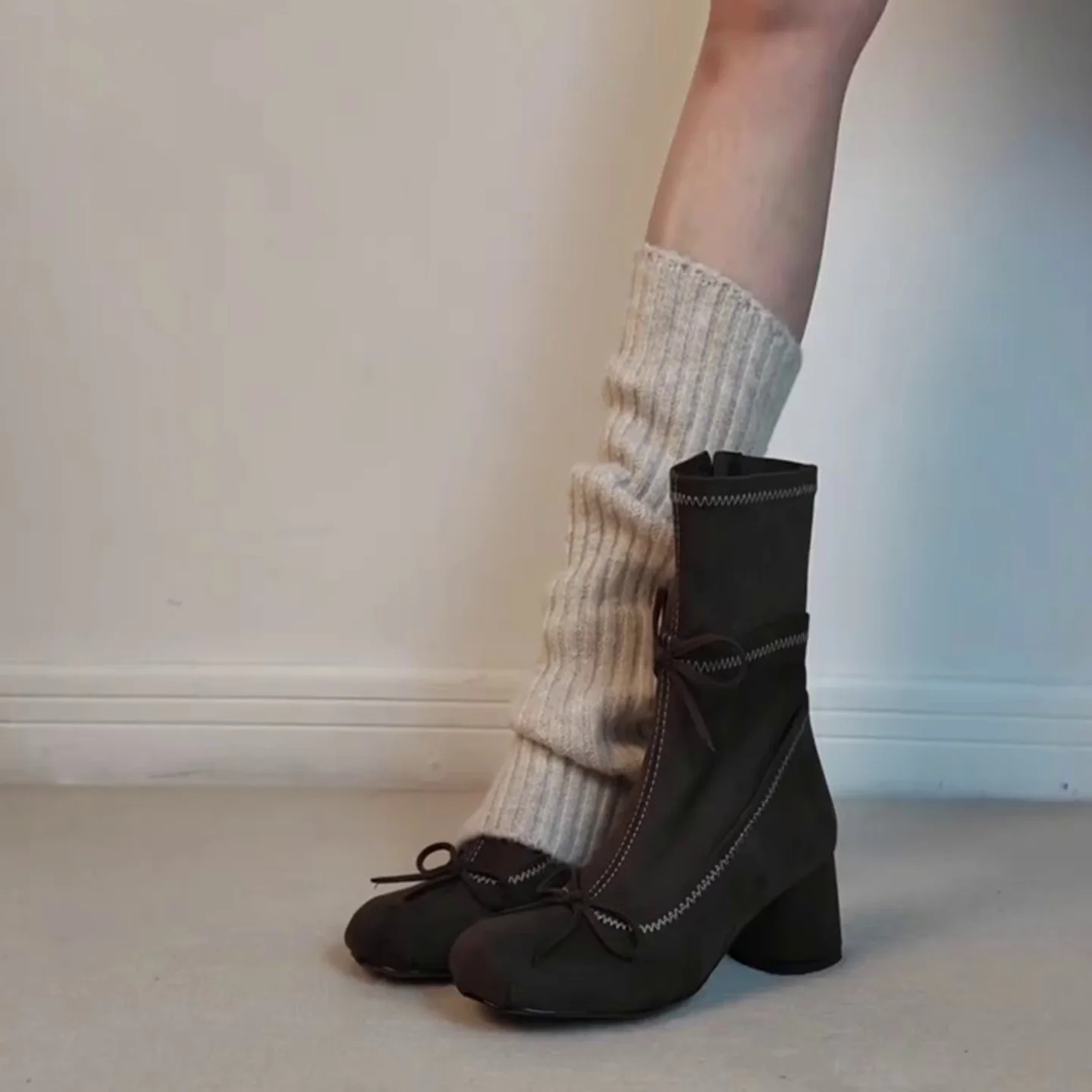 Damen Elegante Stiefeletten mit modischem Schnürdesign und geschmeidigem Wildleder Heidi Mode - Image 6