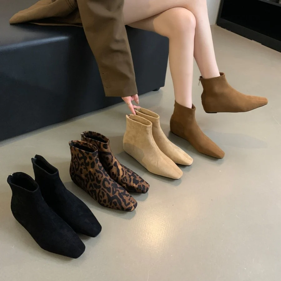 Damen elegante Stiefeletten mit modischer spitz zulaufender Form und bequemem Blockabsatz Heidi Mode