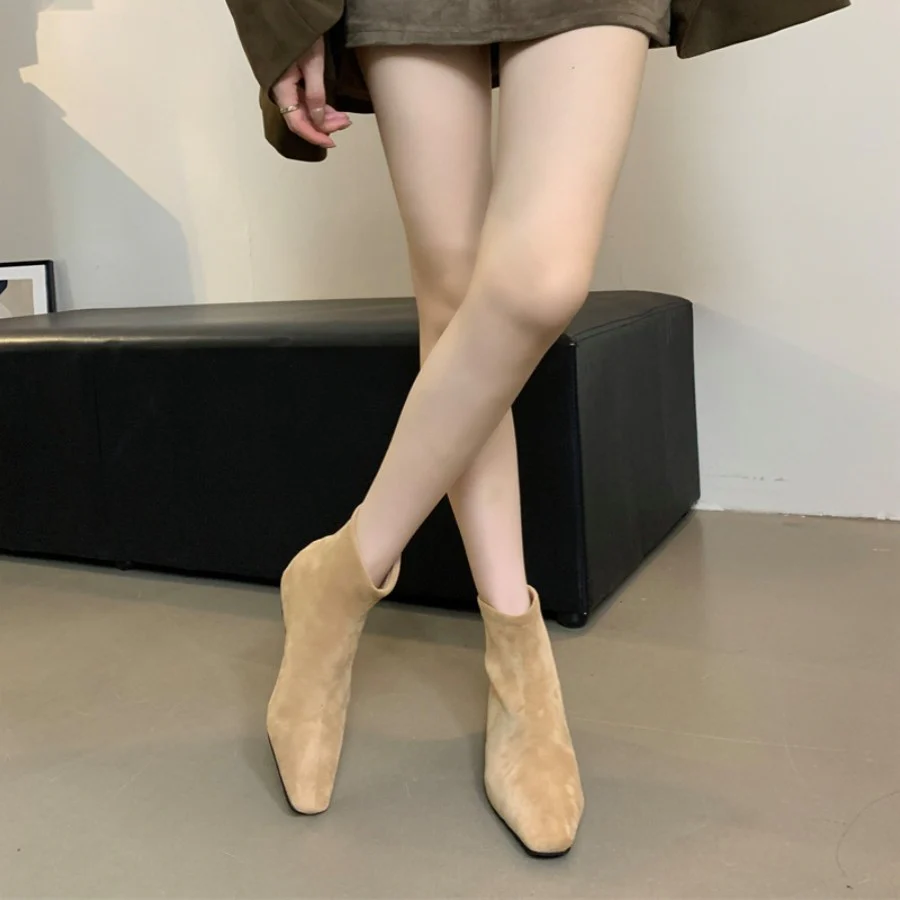 Damen elegante Stiefeletten mit modischer spitz zulaufender Form und bequemem Blockabsatz Heidi Mode - Image 4
