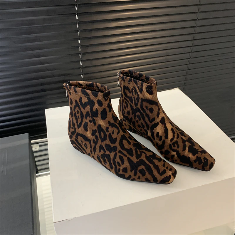 Damen elegante Stiefeletten mit modischer spitz zulaufender Form und bequemem Blockabsatz Heidi Mode - Image 7